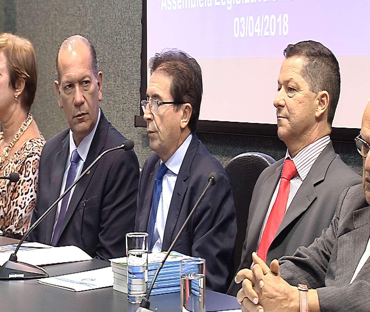 Autoridades recebem título de Embaixadores da Paz