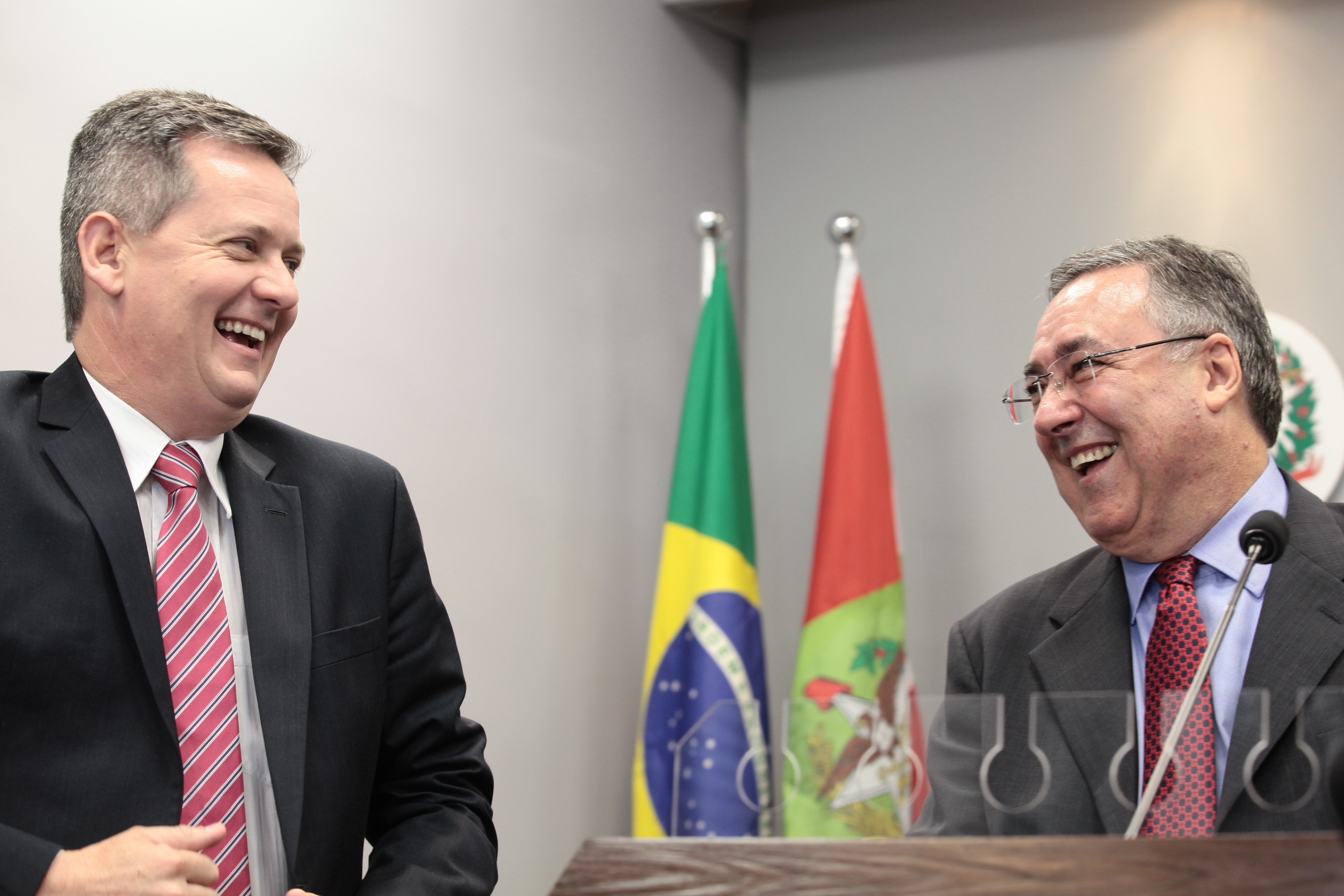 Após Carta de Renúncia, Colombo Responde Jornalistas na Sala de Imprensa da Alesc