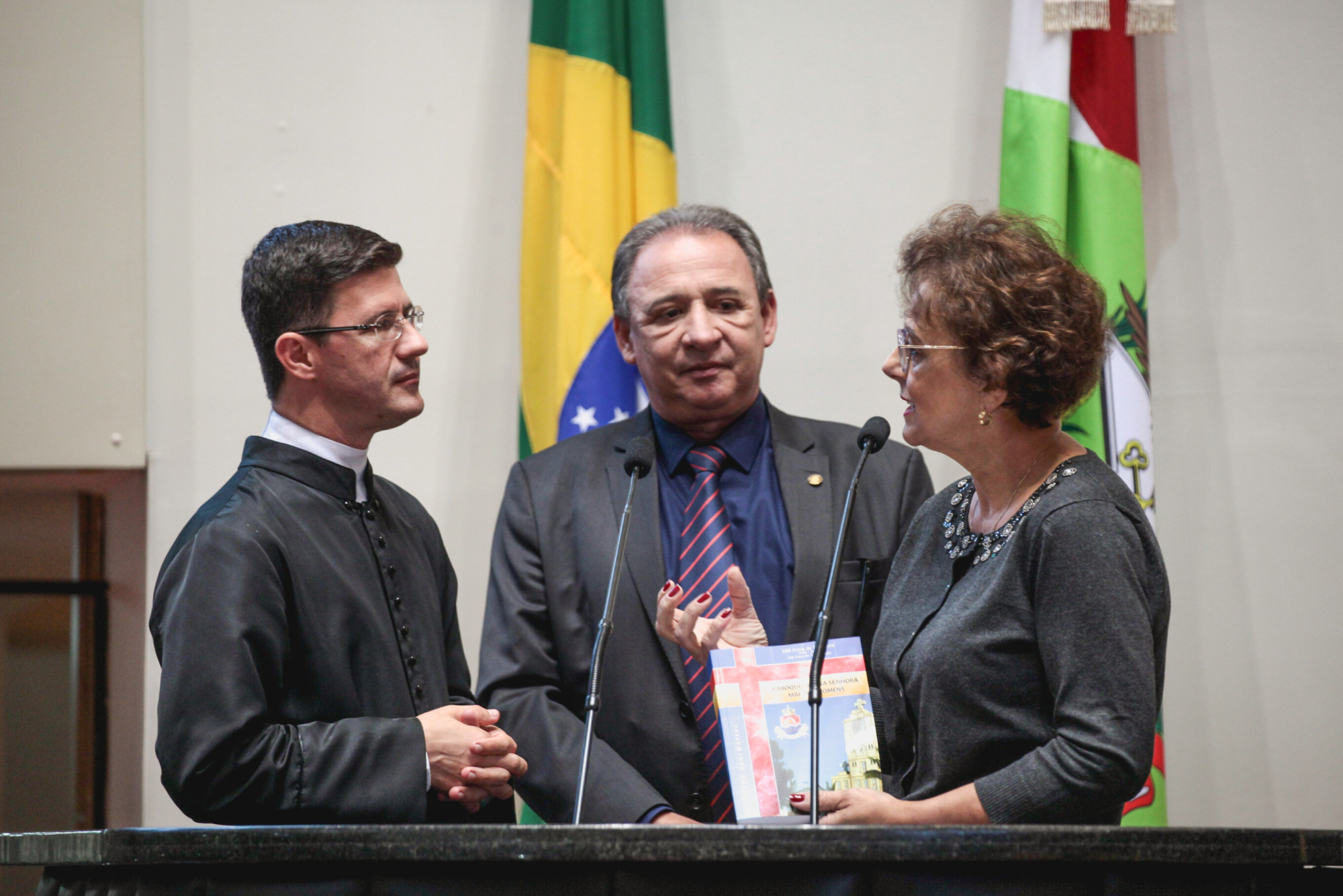 Deputados recebem convite de festa religiosa no sul do estado