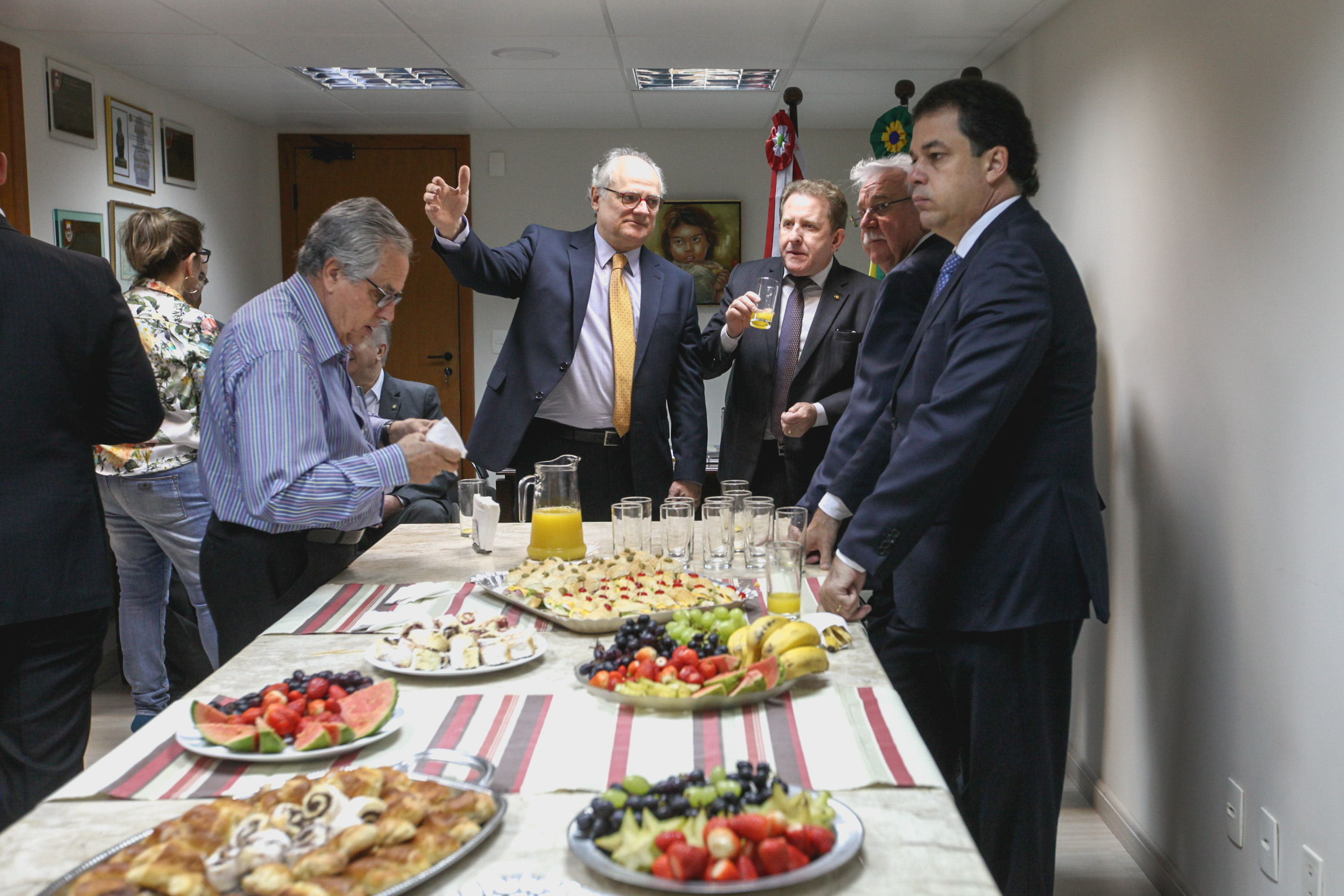 Reunião estratégica para implantação do Consulado Italiano em Santa Catarina.