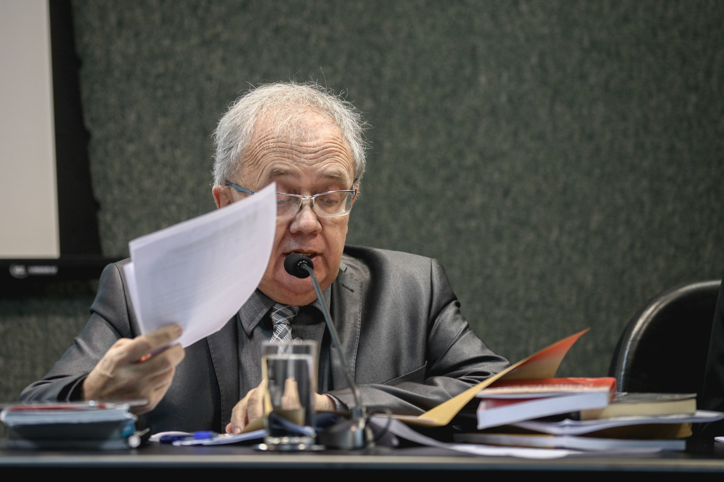 Deputado Fernando Coruja (PODE). Comissão de Direitos Humanos