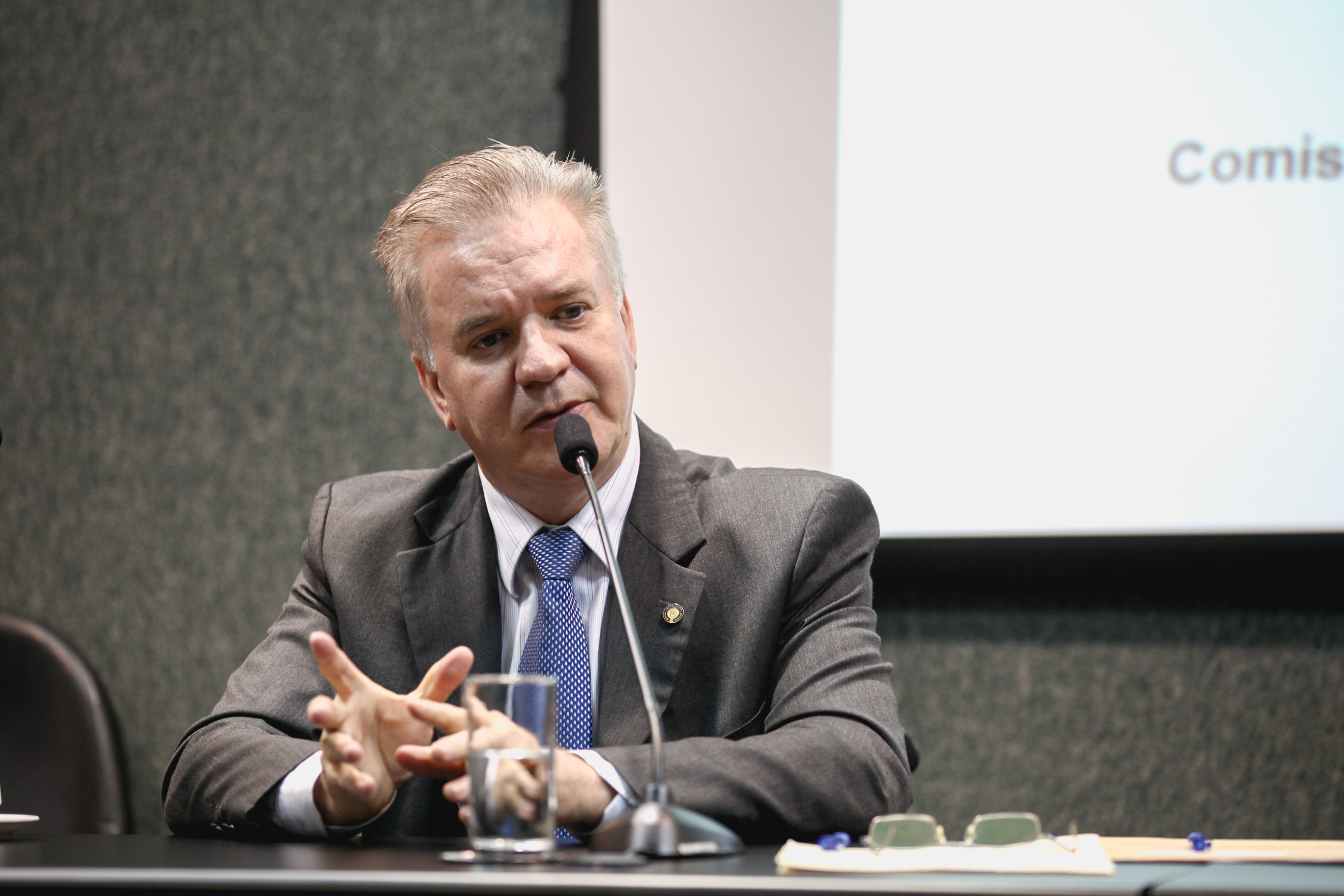 Deputado César Valduga (PCdoB). Comissão de Direitos Humanos