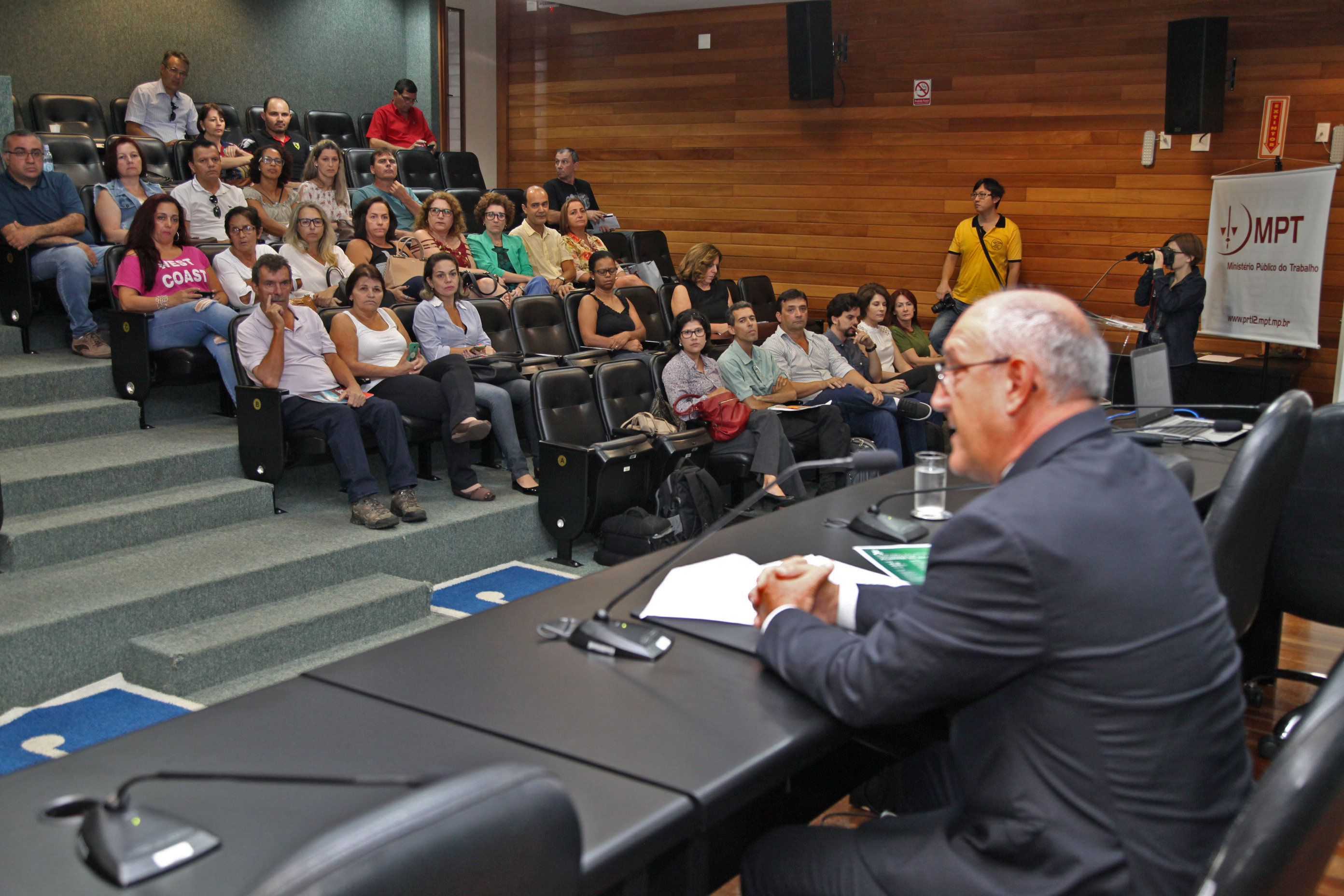 Seminário em Memória das Vítimas de Acidentes de Trabalho - Abril Verde.