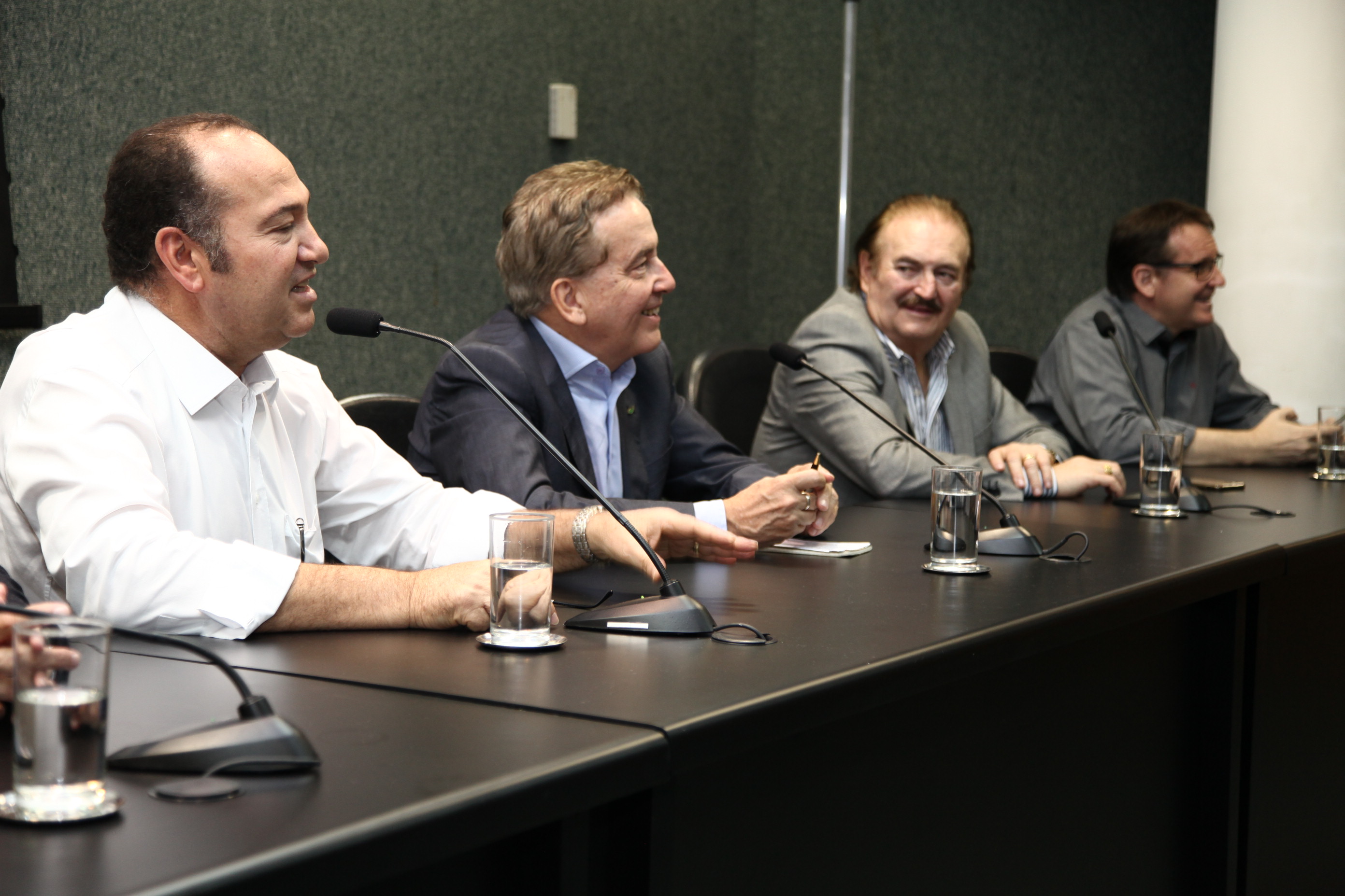 Dr. Paulo Rabello de Castro Concede Entrevista e Faz Palestra na Alesc.