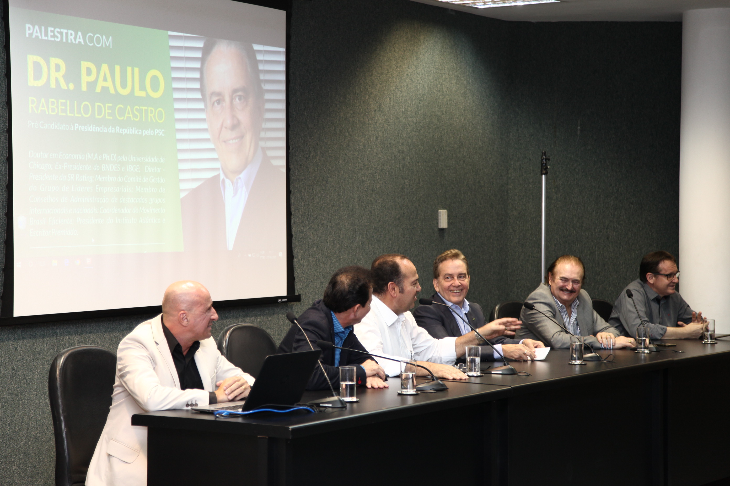 Dr. Paulo Rabello de Castro Concede Entrevista e Faz Palestra na Alesc.