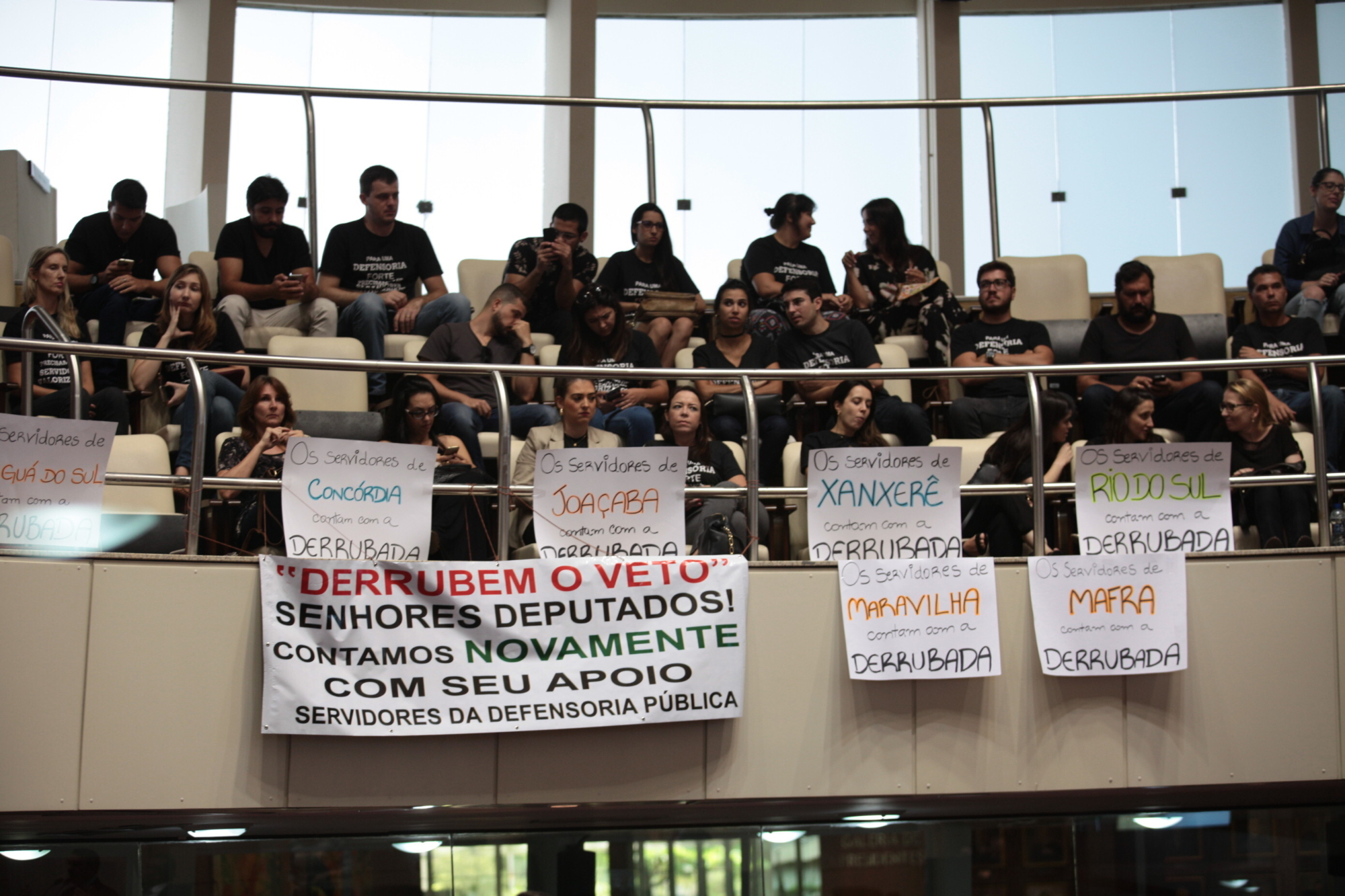 Derrubado veto a PLC que altera carreira dos técnicos da Defensoria Pública