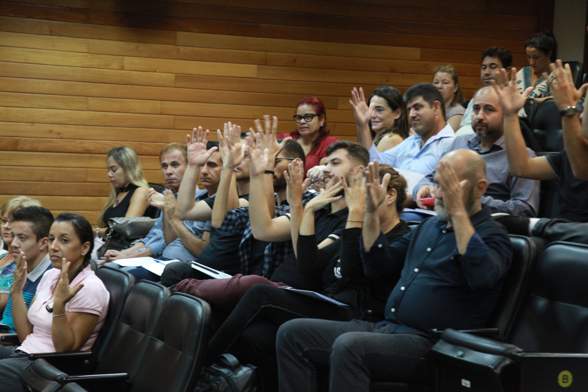 Evento debate acessibilidade das pessoas surdas aos serviços públicos
