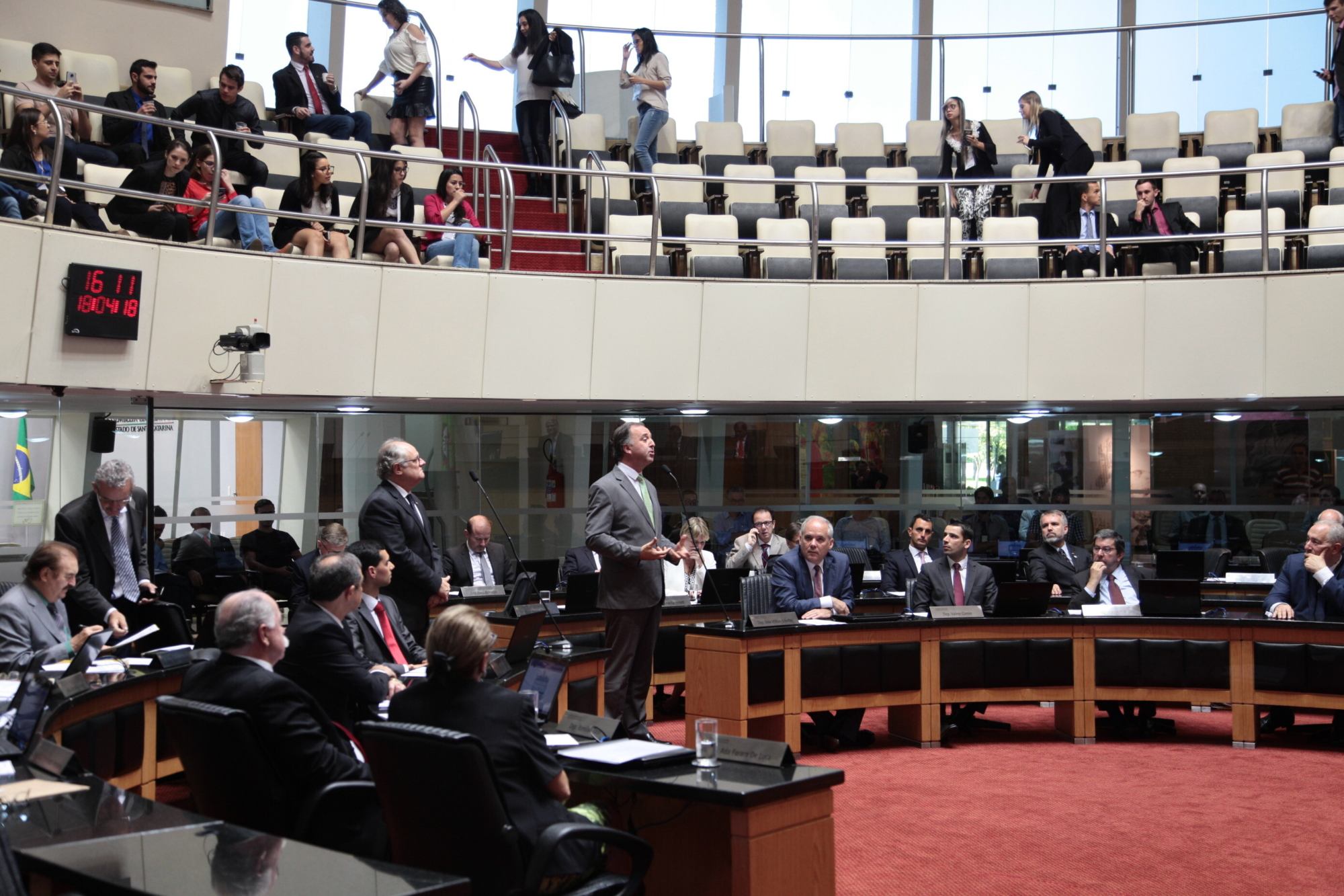 Custo Brasil e financiamento da saúde pública preocupam deputados catarinenses