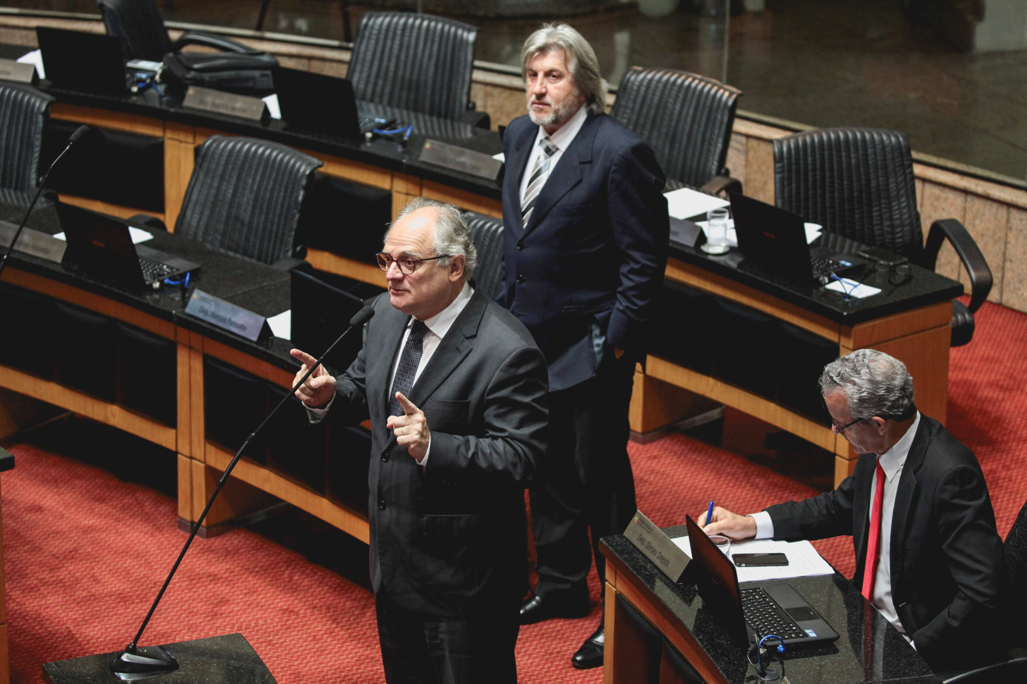 Deputados voltam a cobrar recursos prometidos pelo governo a municípios