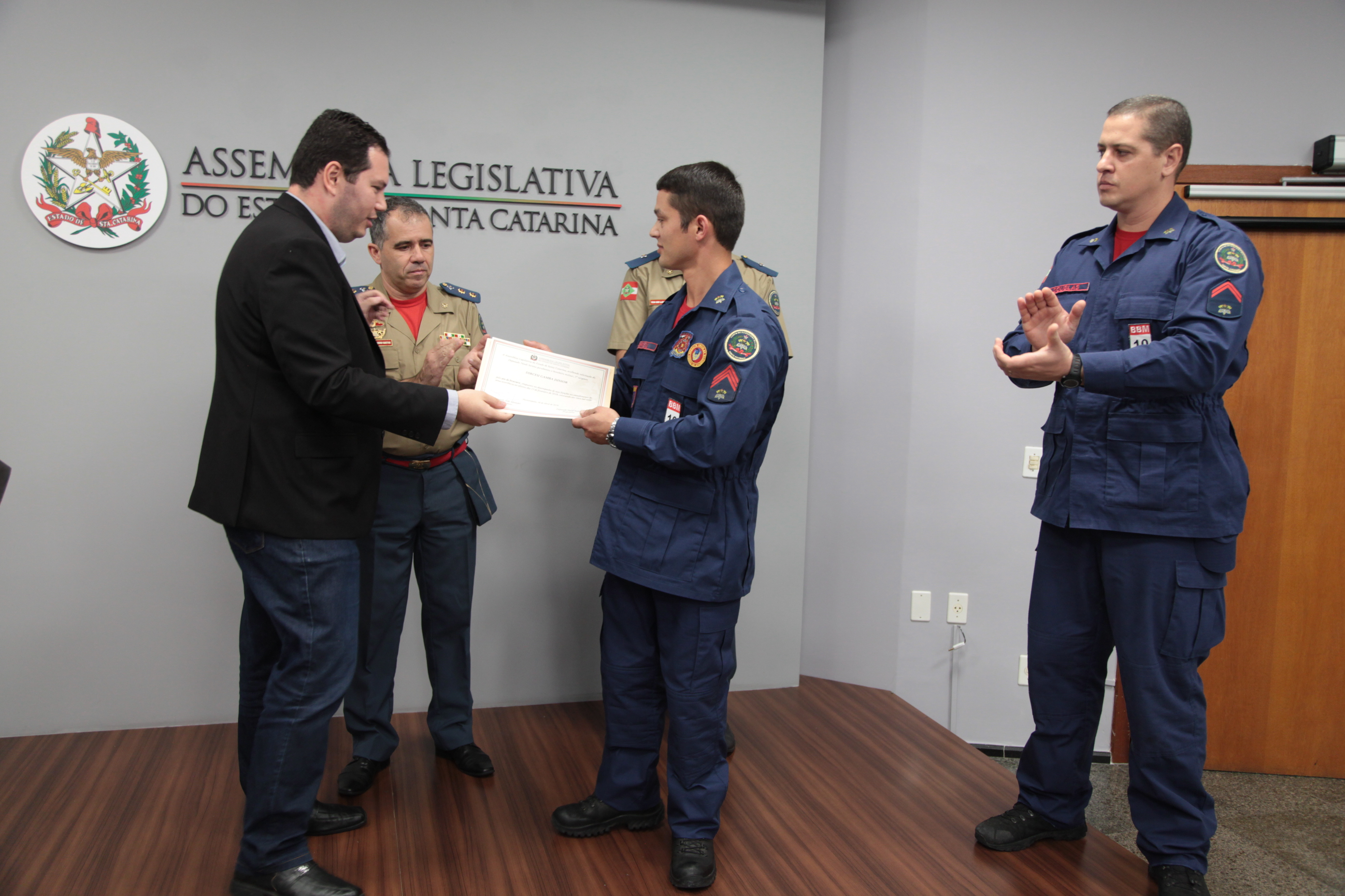 Bombeiros Militares de SC Recebem Moção de Aplauso por Ato de Bravura.
