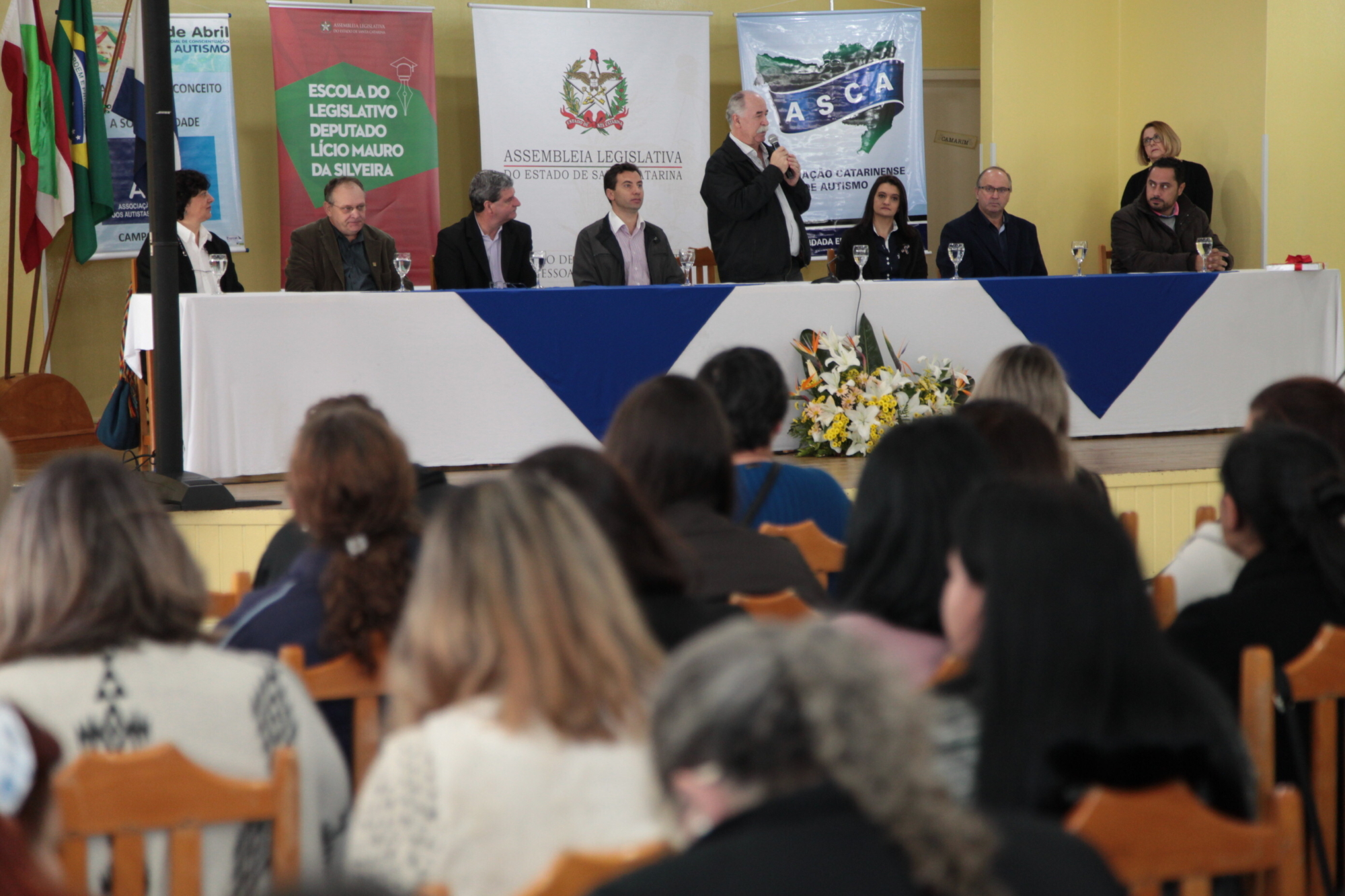 Palestra sobre aspectos clínicos abre seminário do autismo em Campos Novos