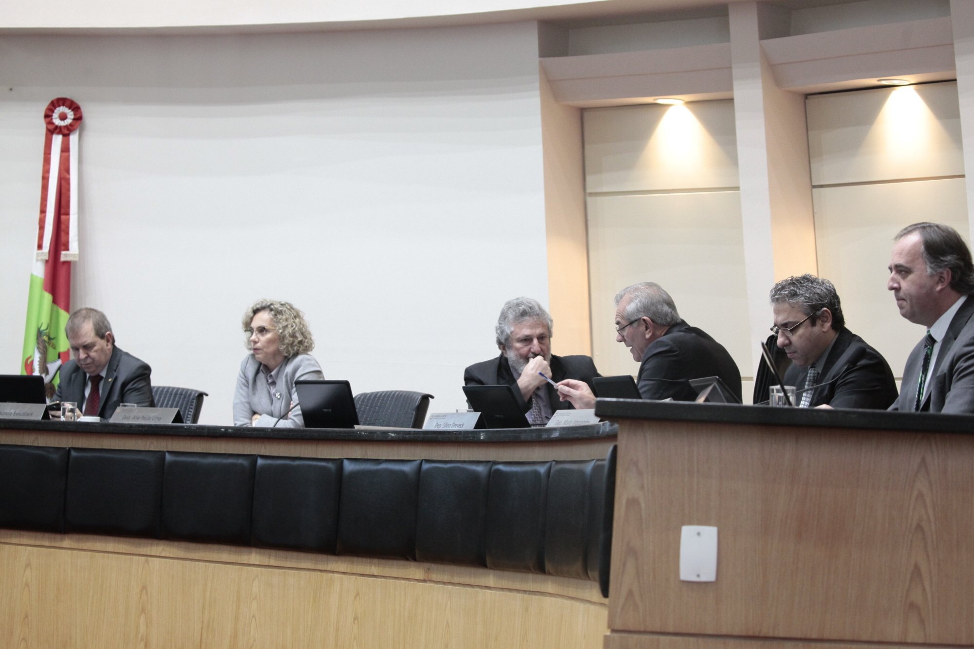 Resultado eleitoral na Venezuela repercute na tribuna da Alesc