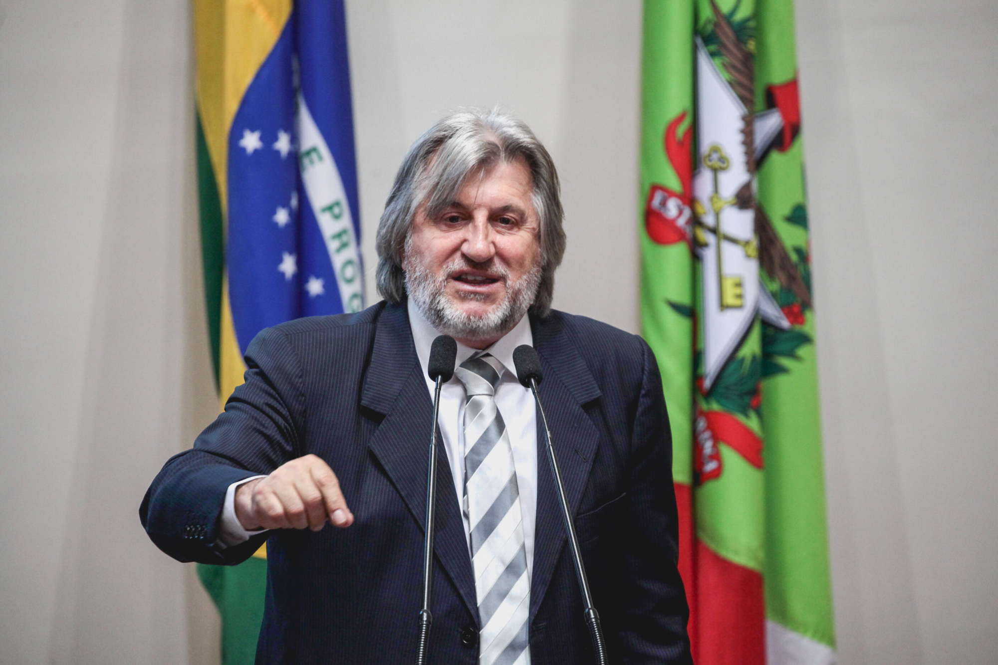 Deputado Leonel Pavan segue hospitalizado