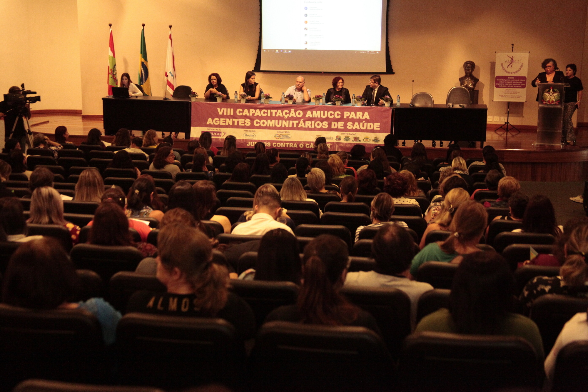Evento na Alesc capacita agentes comunitários sobre o câncer