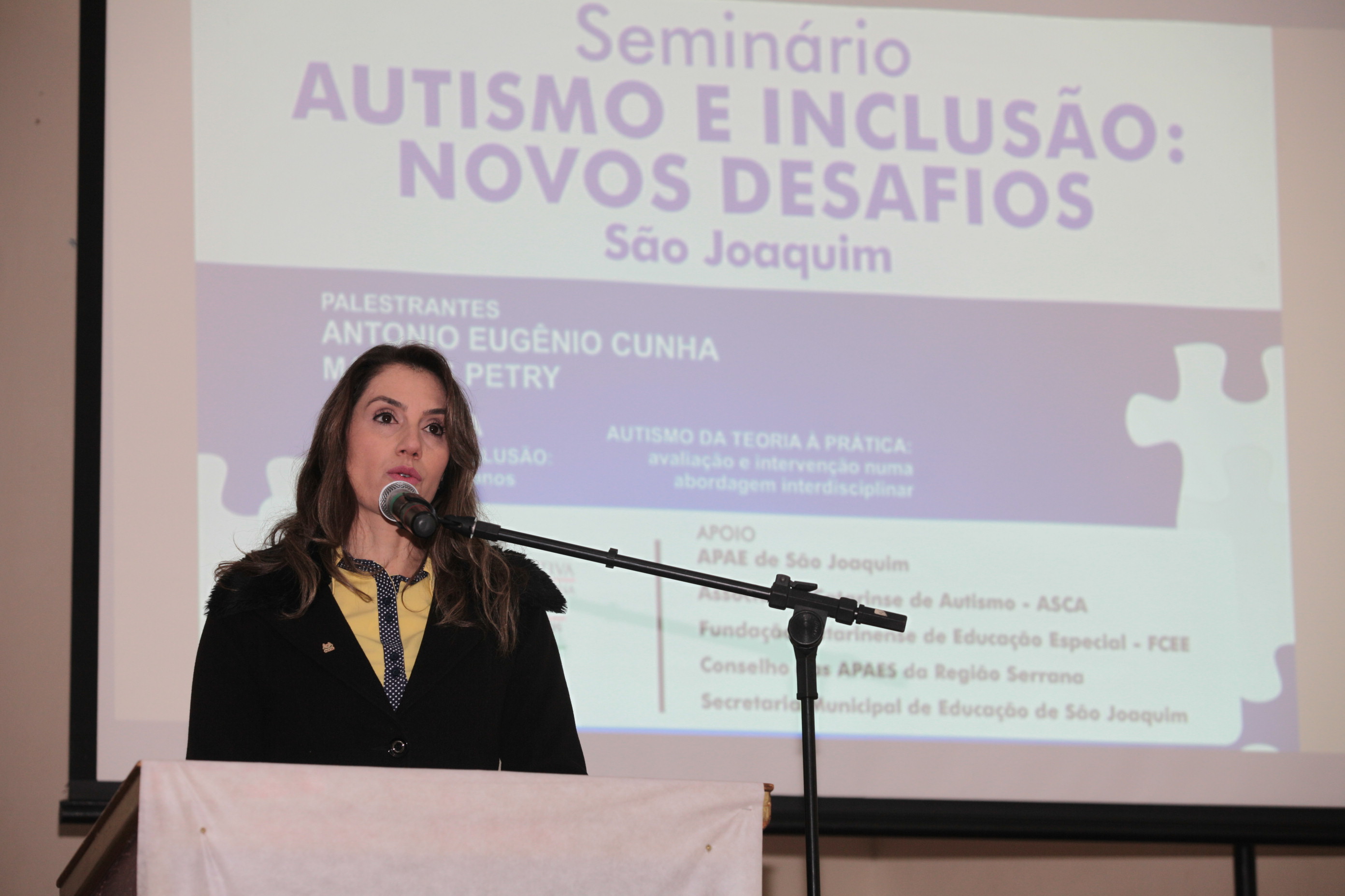 Seminário Autismo e Inclusão: Novos Desafios - Luciane dos Santos Velho, diretora da APAE SJ.