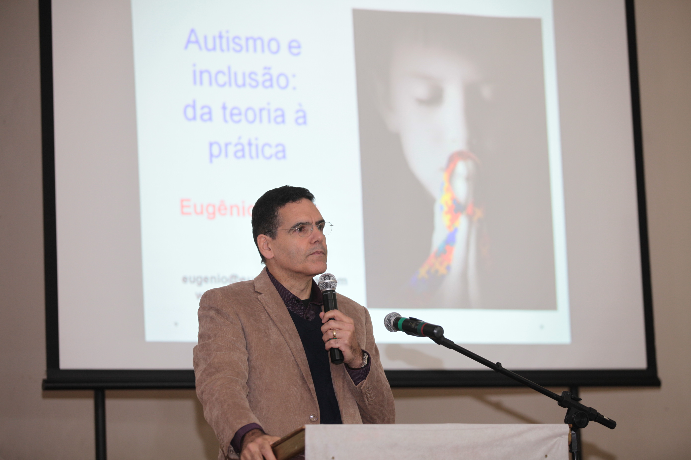 eminário Autismo e Inclusão: Novos Desafios - Antonio Eugênio Cynha, palestrante.