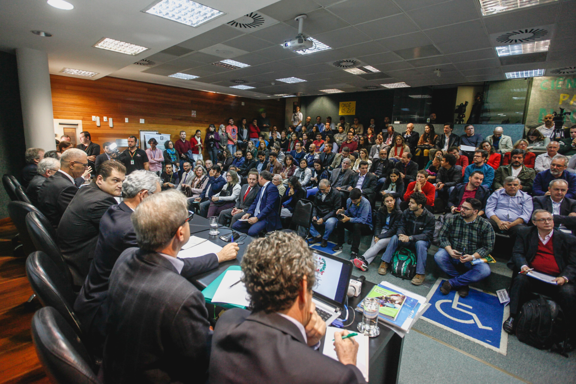 Público lotou o Plenarinho da Assembleia para acompanhar a audiência, realizada na manhã desta quarta-feira (20)
