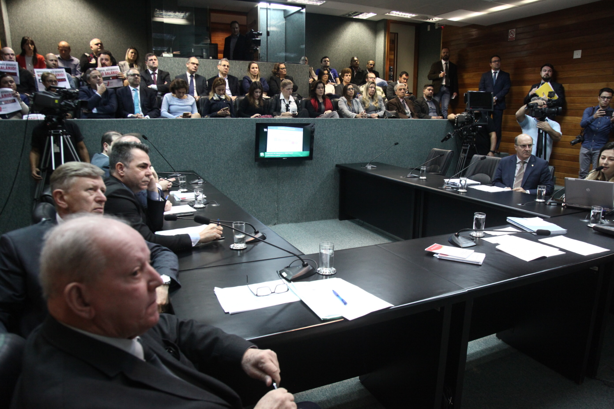 Comissão de Finanças aprova projetos que alteram e criam cargos no MP e no TJ