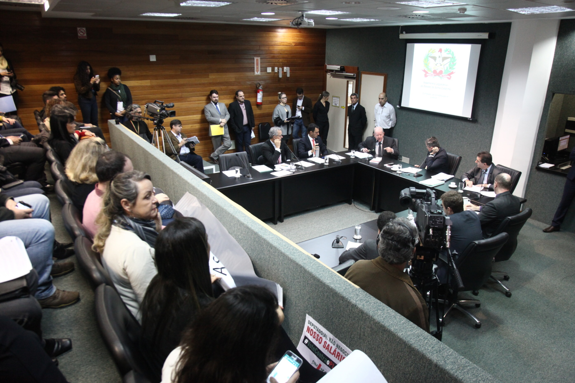 CCJ aprova projeto para normatizar convênios que oferecem emprego a presos