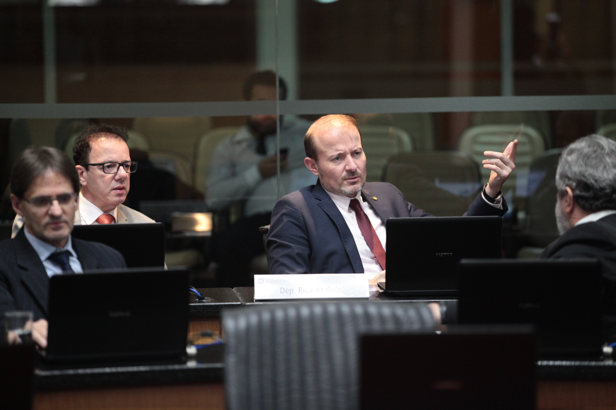 Deputados elogiam emissão de certificados de registro por despachantes