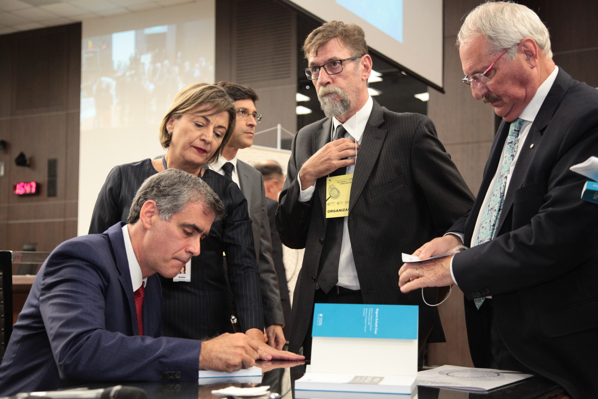 Ministro do STJ lança livro sobre prisões cautelares em evento do TJSC