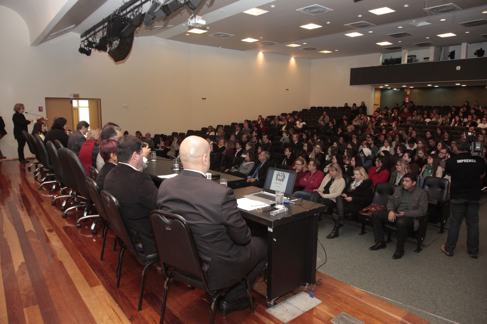 Conselhos profissionais pedem fim de cursos EAD de enfermagem