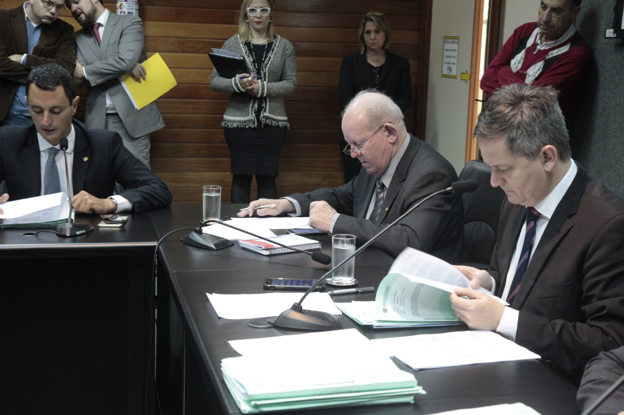 CCJ aprova projetos que reforçam direitos do consumidor e das mulheres