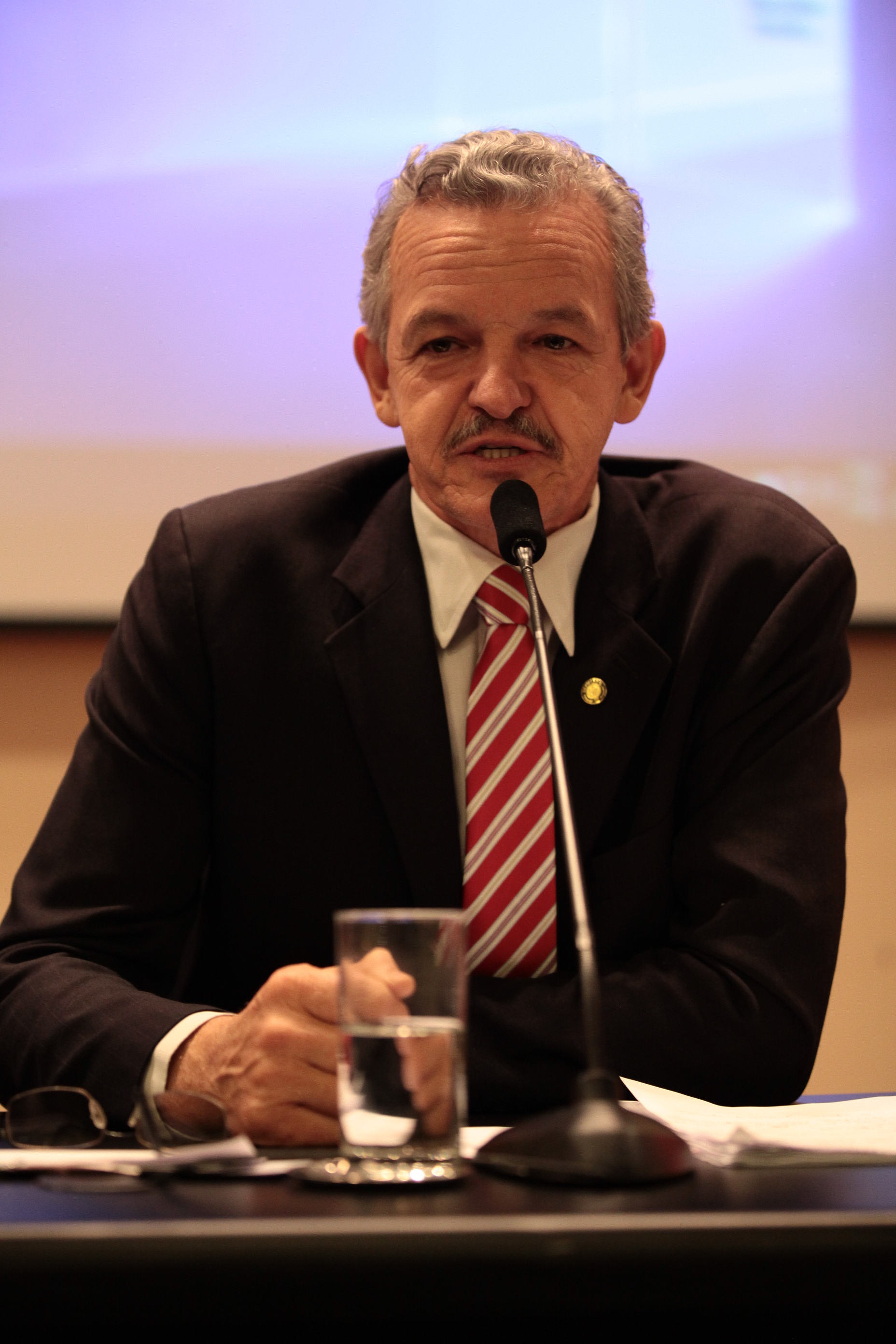 Comissão de Direitos Humanos Promove Audiência Pública Sobre Ocupações Urbanas em Florianópolis.