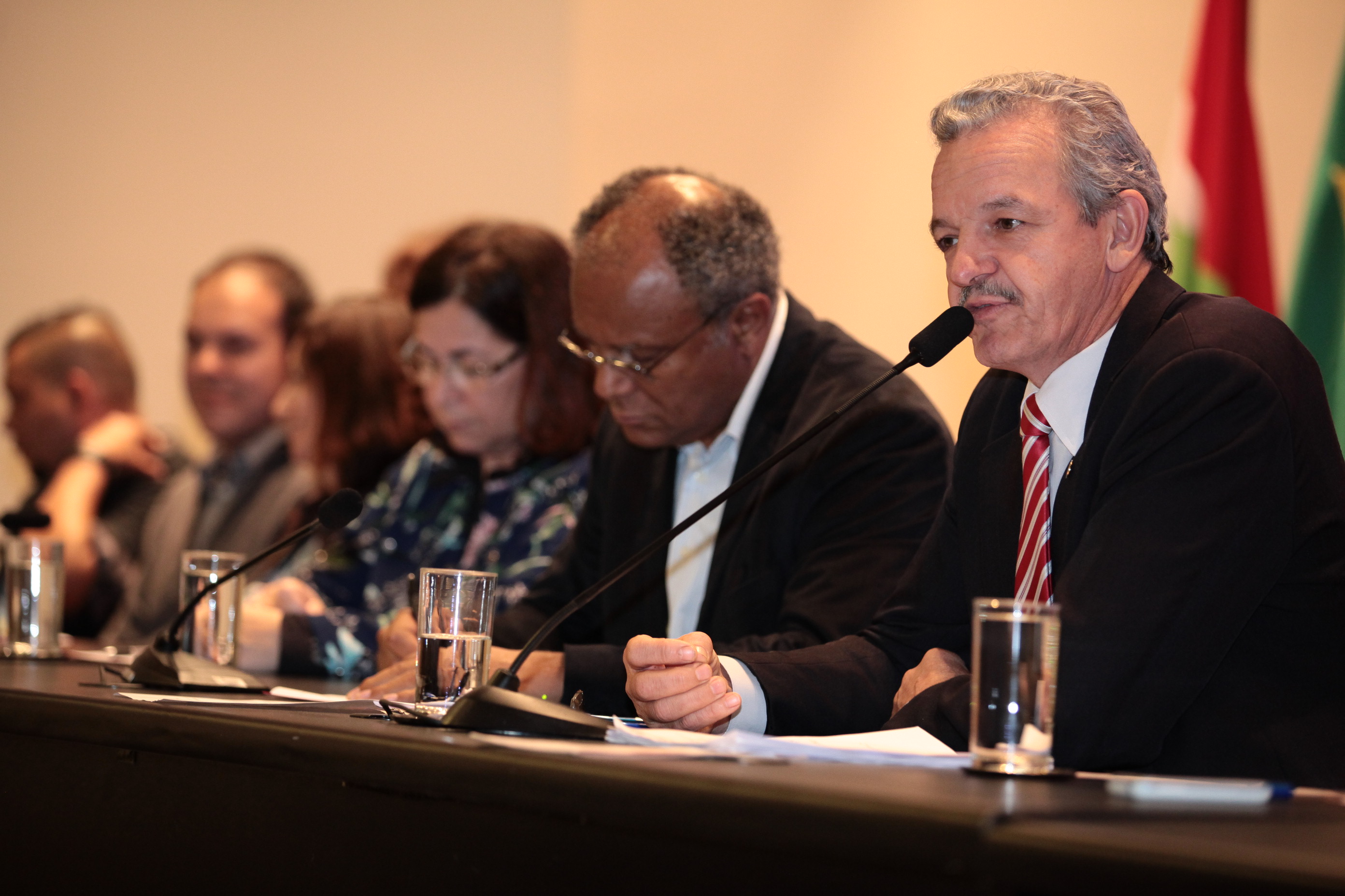 Comissão de Direitos Humanos Promove Audiência Pública Sobre Ocupações Urbanas em Florianópolis.