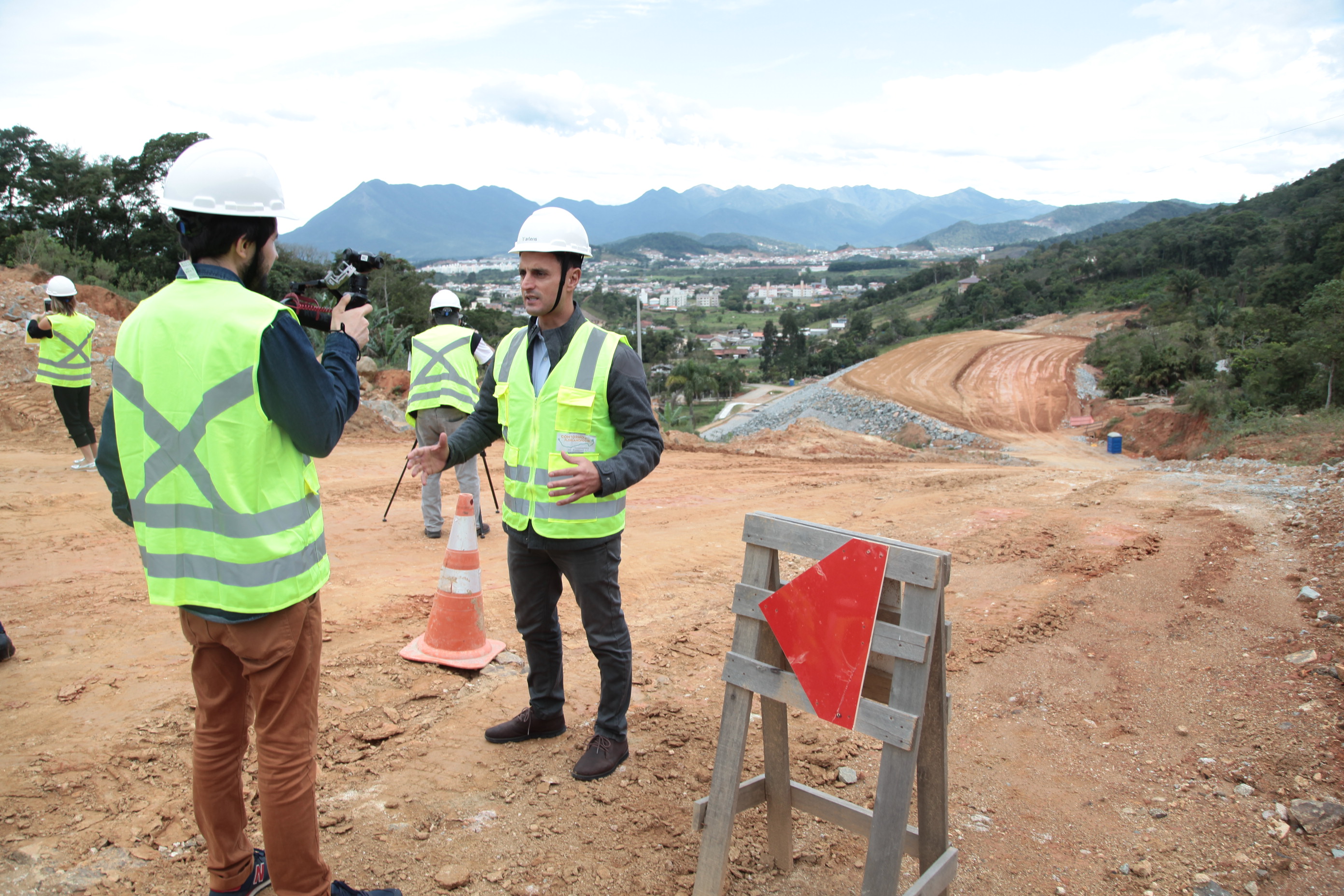 Equipe da Comissão de Transportes da Alesc Visita Obras do Anel Viário de Florianópolis.