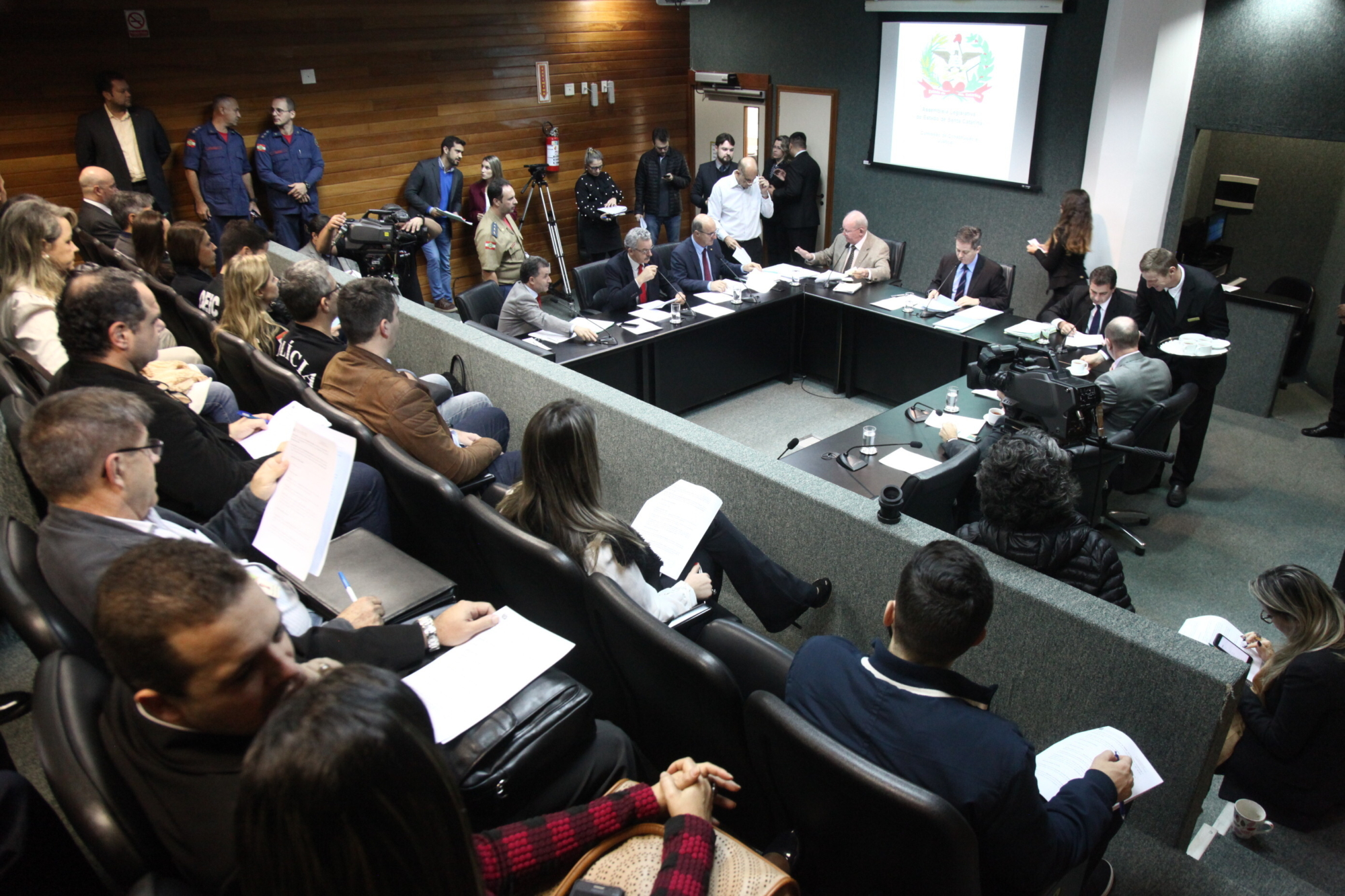 CCJ aprova projeto sobre taxas cobradas por cartórios de protesto