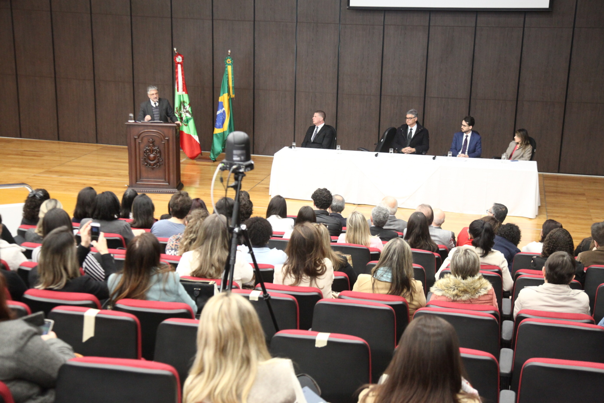 Justiça lança ferramenta Busca Ativa para estimular adoção tardia