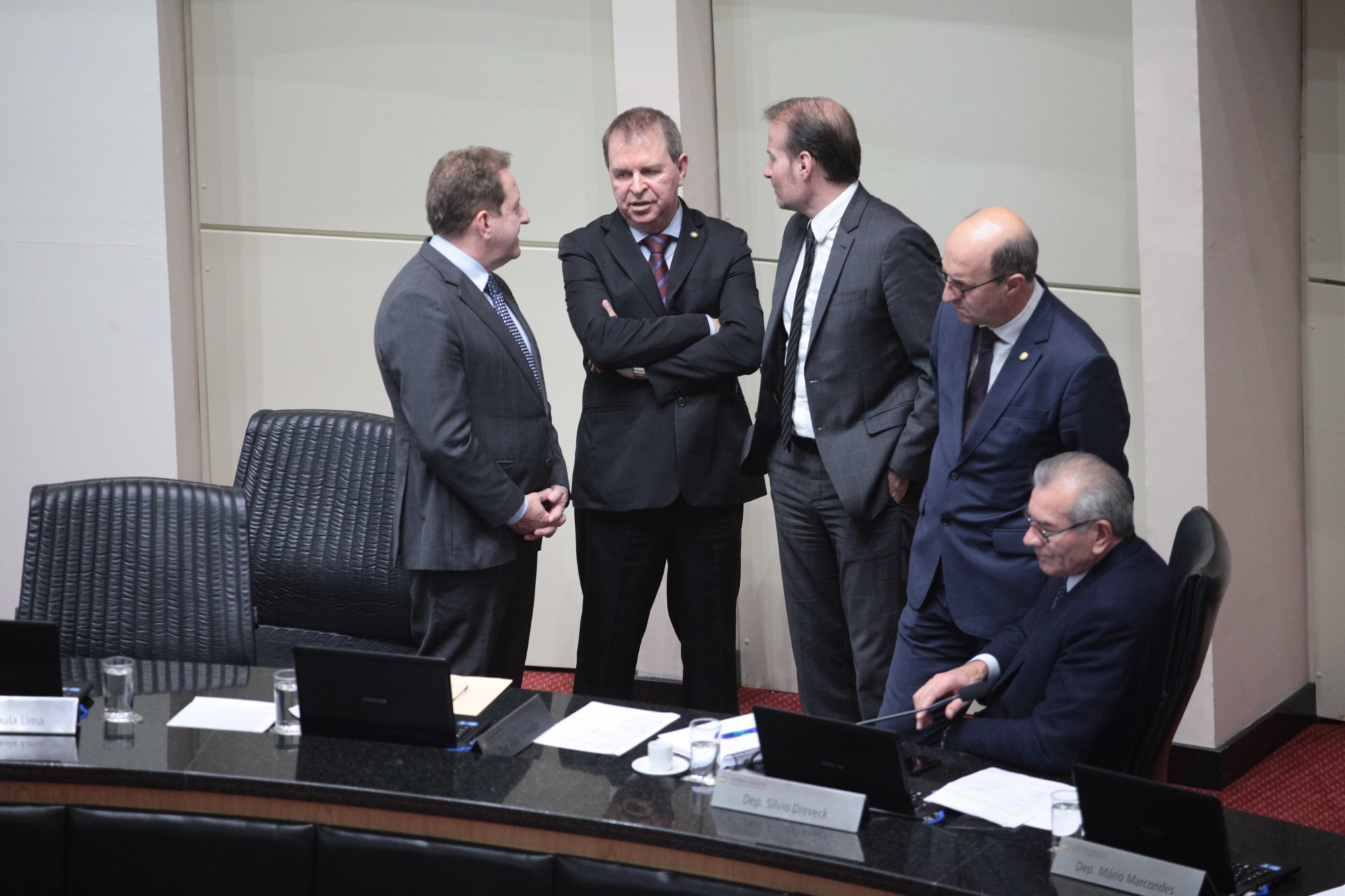 Deputados divergem sobre decisão que mandou soltar Lula e que acabou revogada