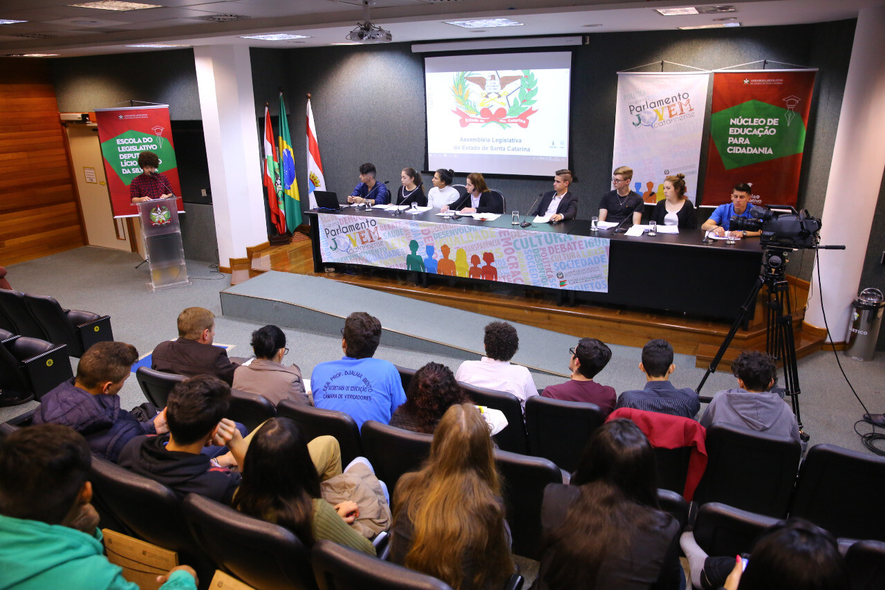 Sorteadas as escolas da próxima edição do Programa Parlamento Jovem