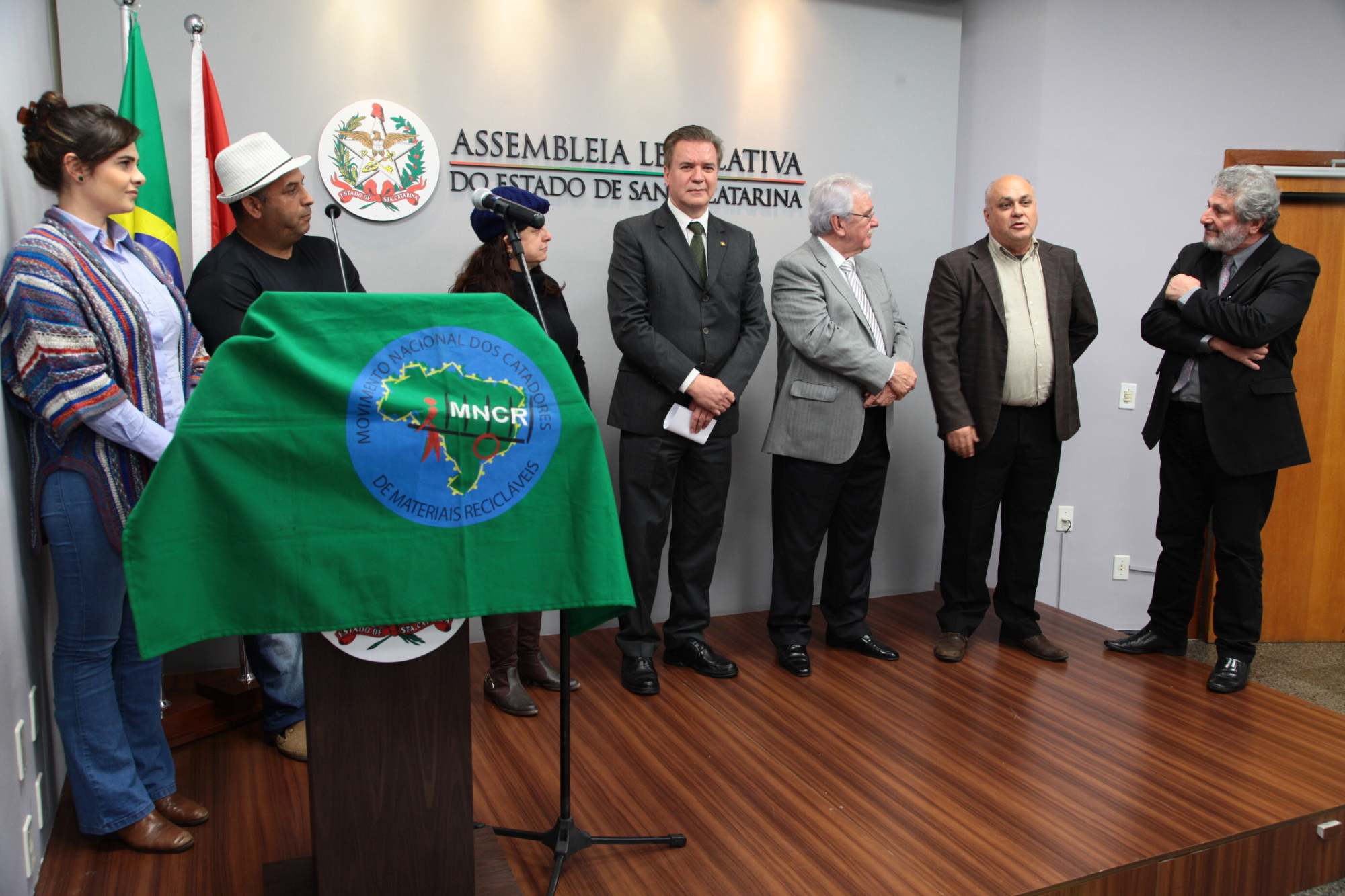 Lançada Frente Parlamentar em Defesa da Cadeia Produtiva da Reciclagem