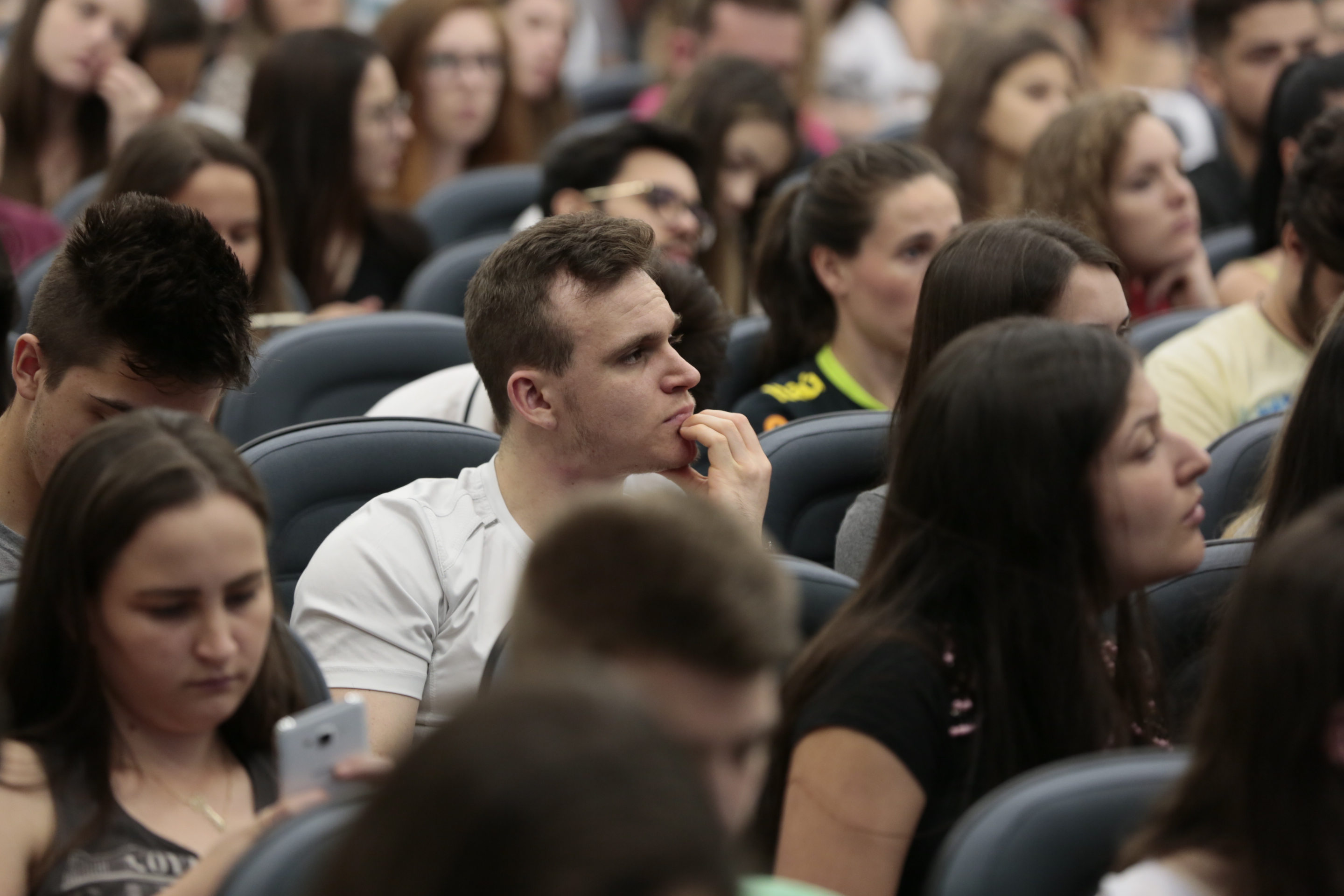 Comissão de Educação da Alesc promove audiência pública sobre a redução das bolsas comunitárias definida pela PEC 0005.3/2017.