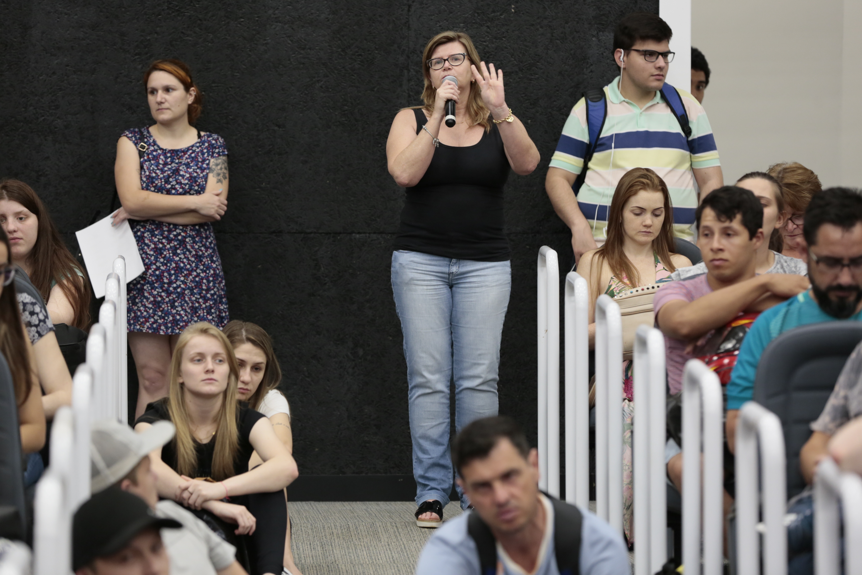 Comissão de Educação da Alesc promove audiência pública sobre a redução das bolsas comunitárias definida pela PEC 0005.3/2017.