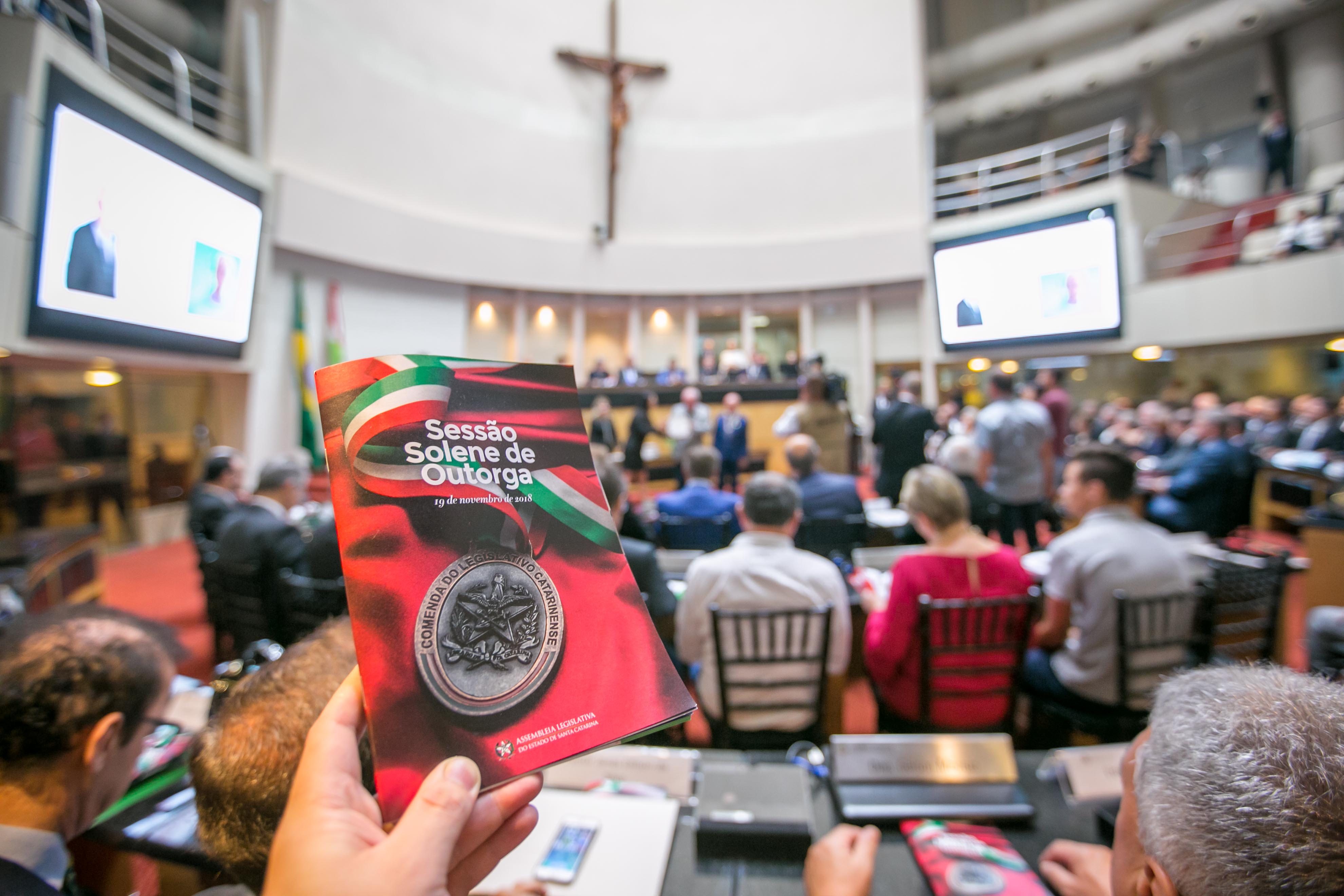 Sessão Solene de Concessão da Comenda do Legislativo Catarinense