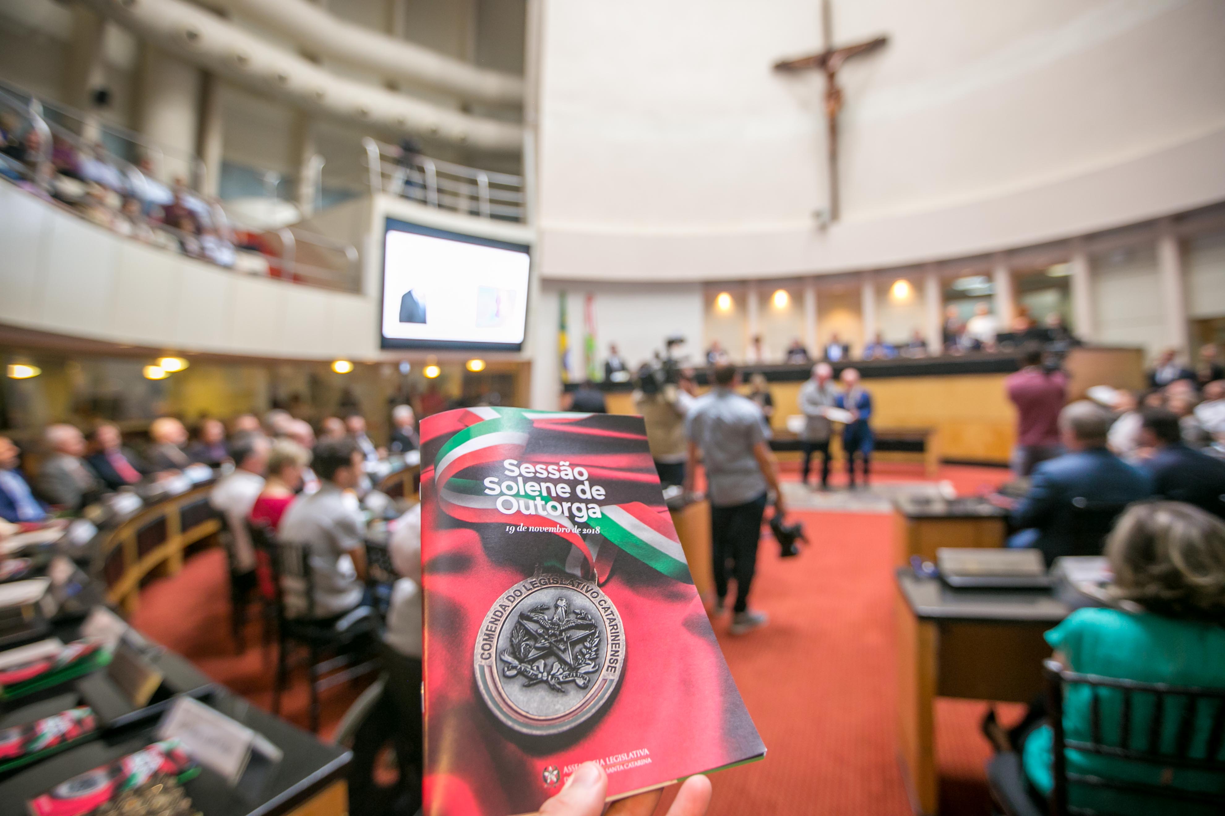 Sessão Solene de Concessão da Comenda do Legislativo Catarinense