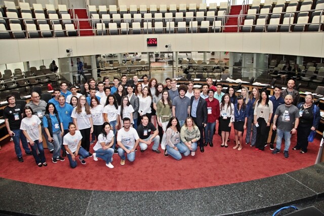 Estudantes que participam da 24ª edição do Parlamento Jovem, em julho deste ano