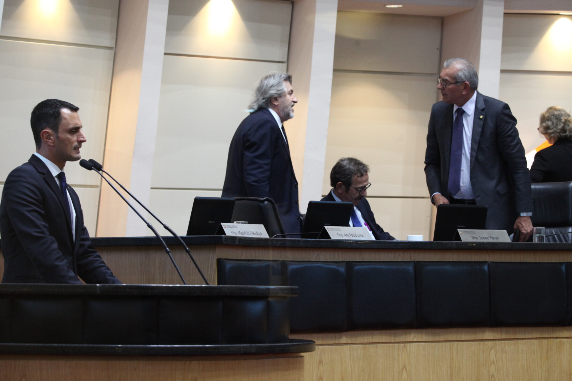 Deputados preocupados com ajustes administrativos do futuro governo
