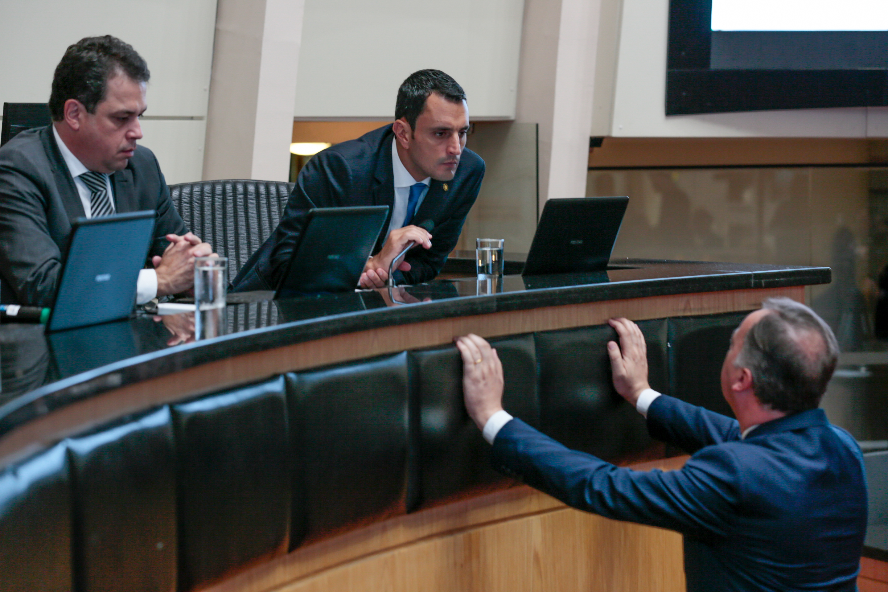 Sessão Ordinária Seguida da Comissão de Reforma do Regimento Interno.
