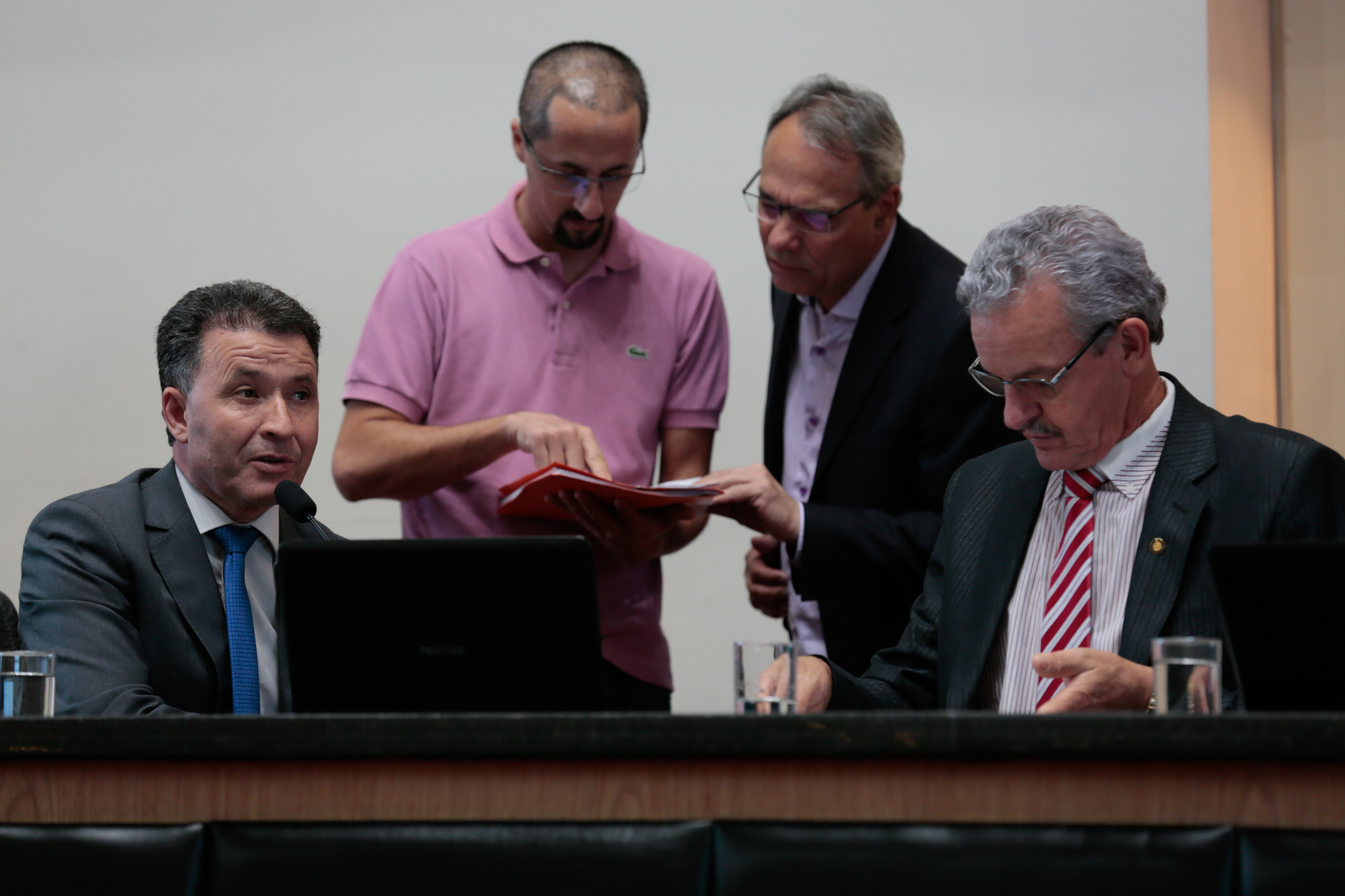 Sessão Ordinária Seguida da Comissão de Reforma do Regimento Interno.
