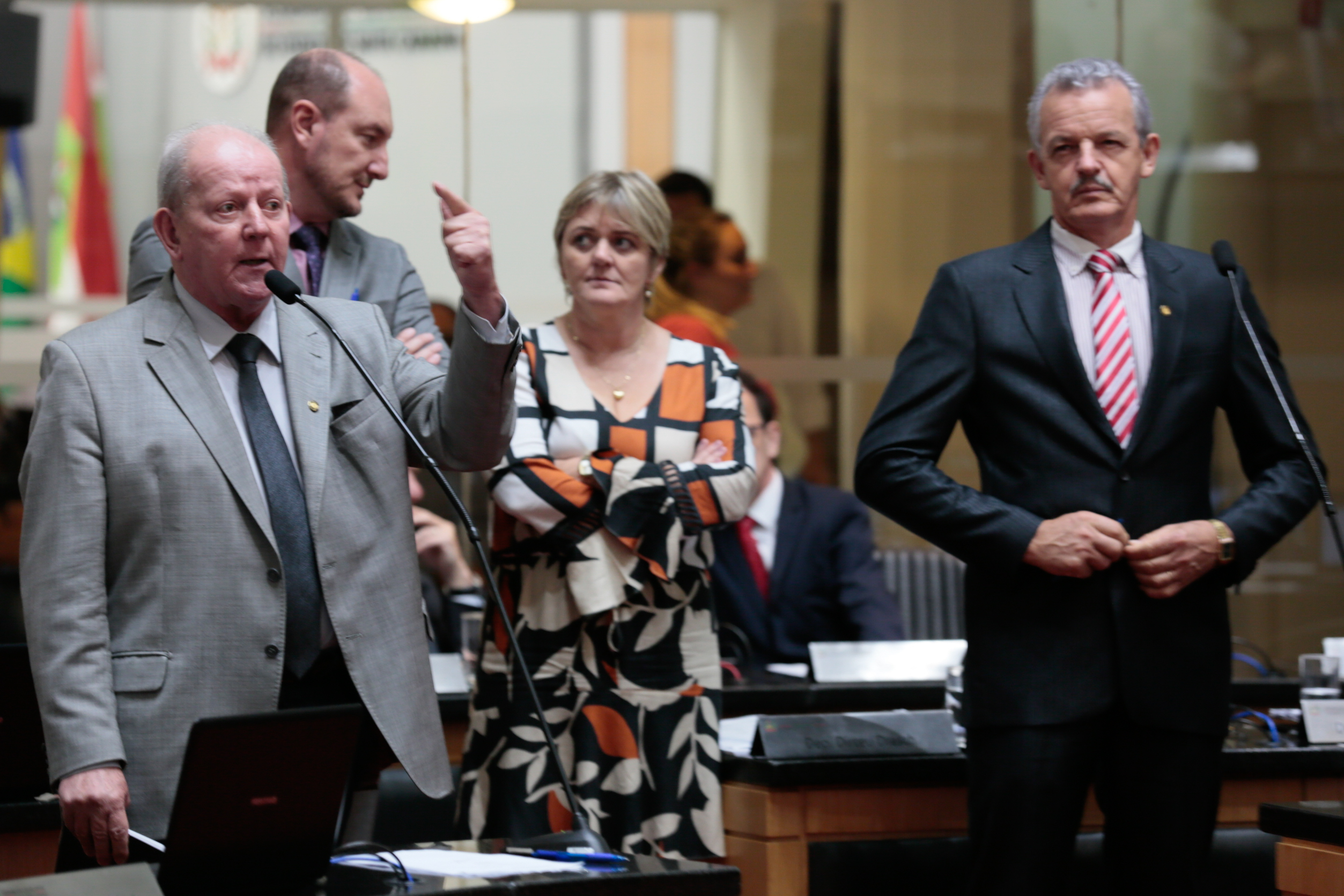 Sessão Ordinária Seguida da Comissão de Reforma do Regimento Interno.