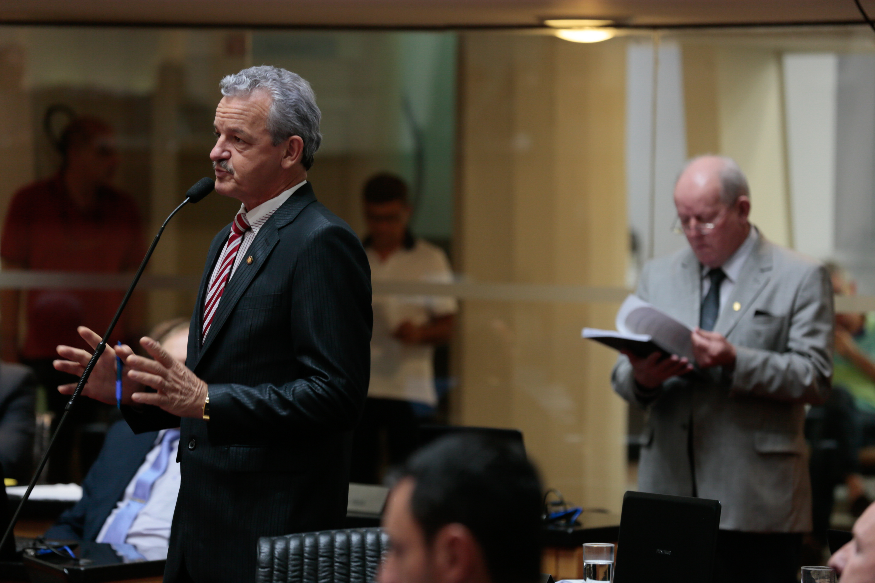 Sessão Ordinária Seguida da Comissão de Reforma do Regimento Interno.