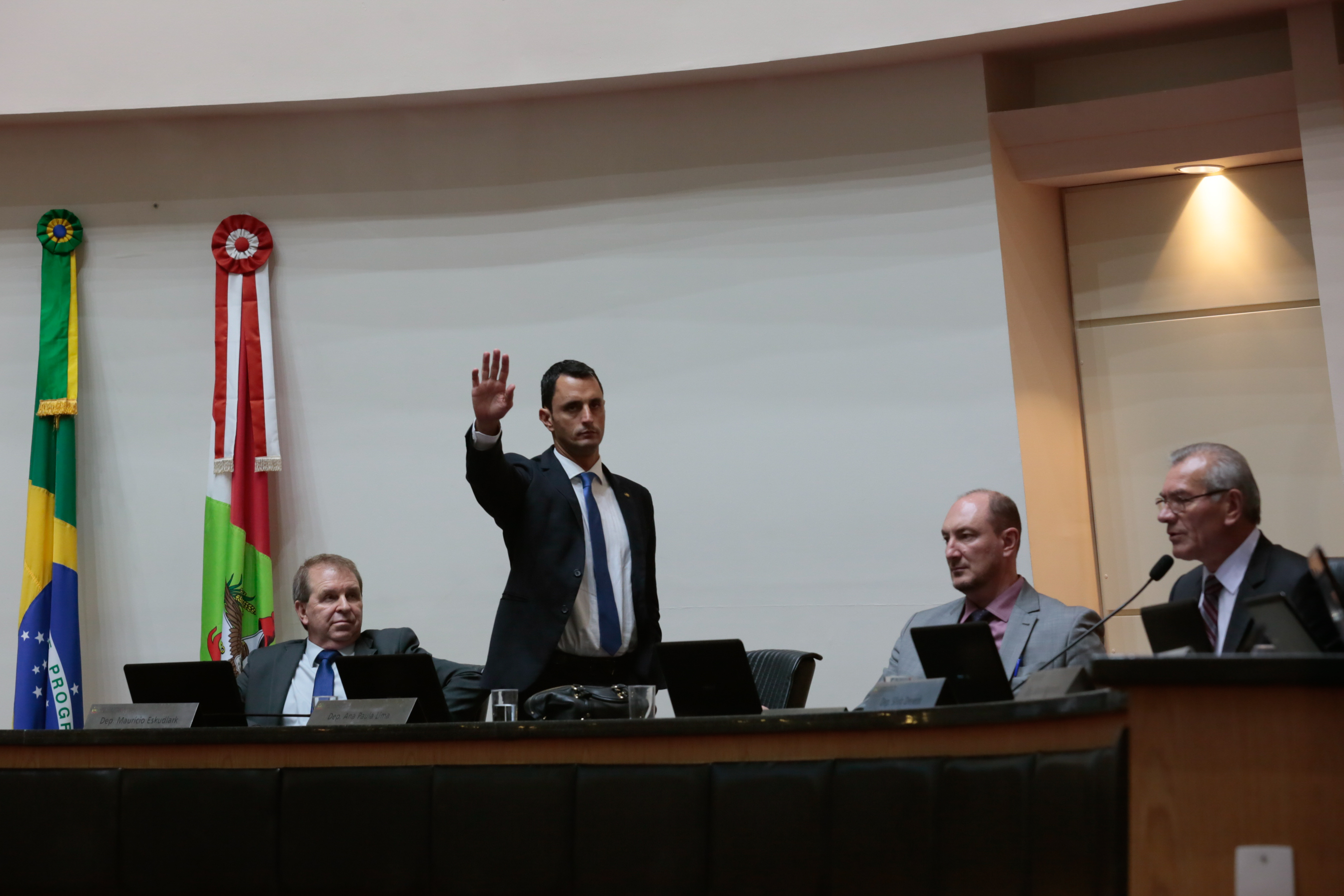Sessão Ordinária Seguida da Comissão de Reforma do Regimento Interno.