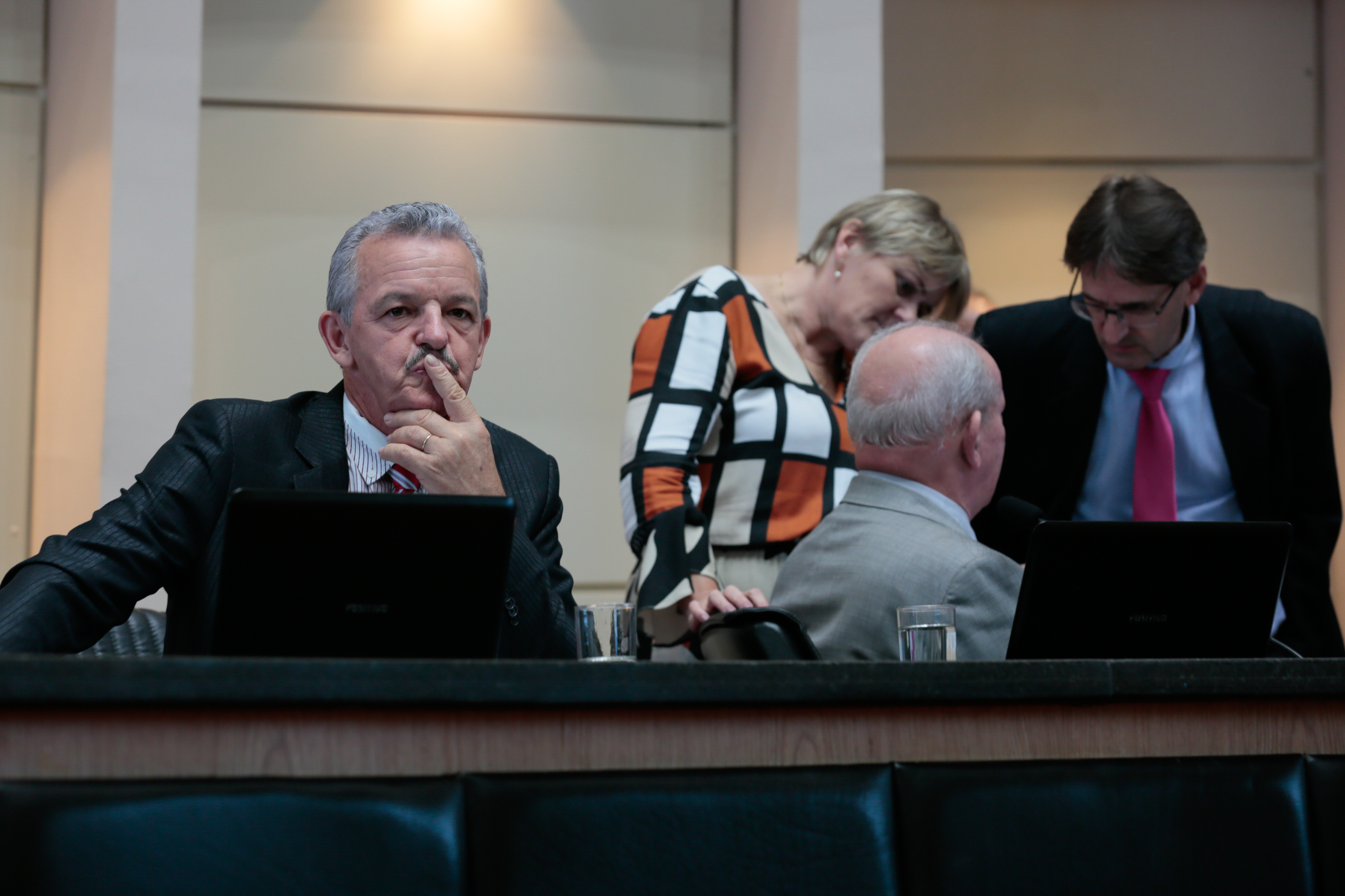 Sessão Ordinária Seguida da Comissão de Reforma do Regimento Interno.