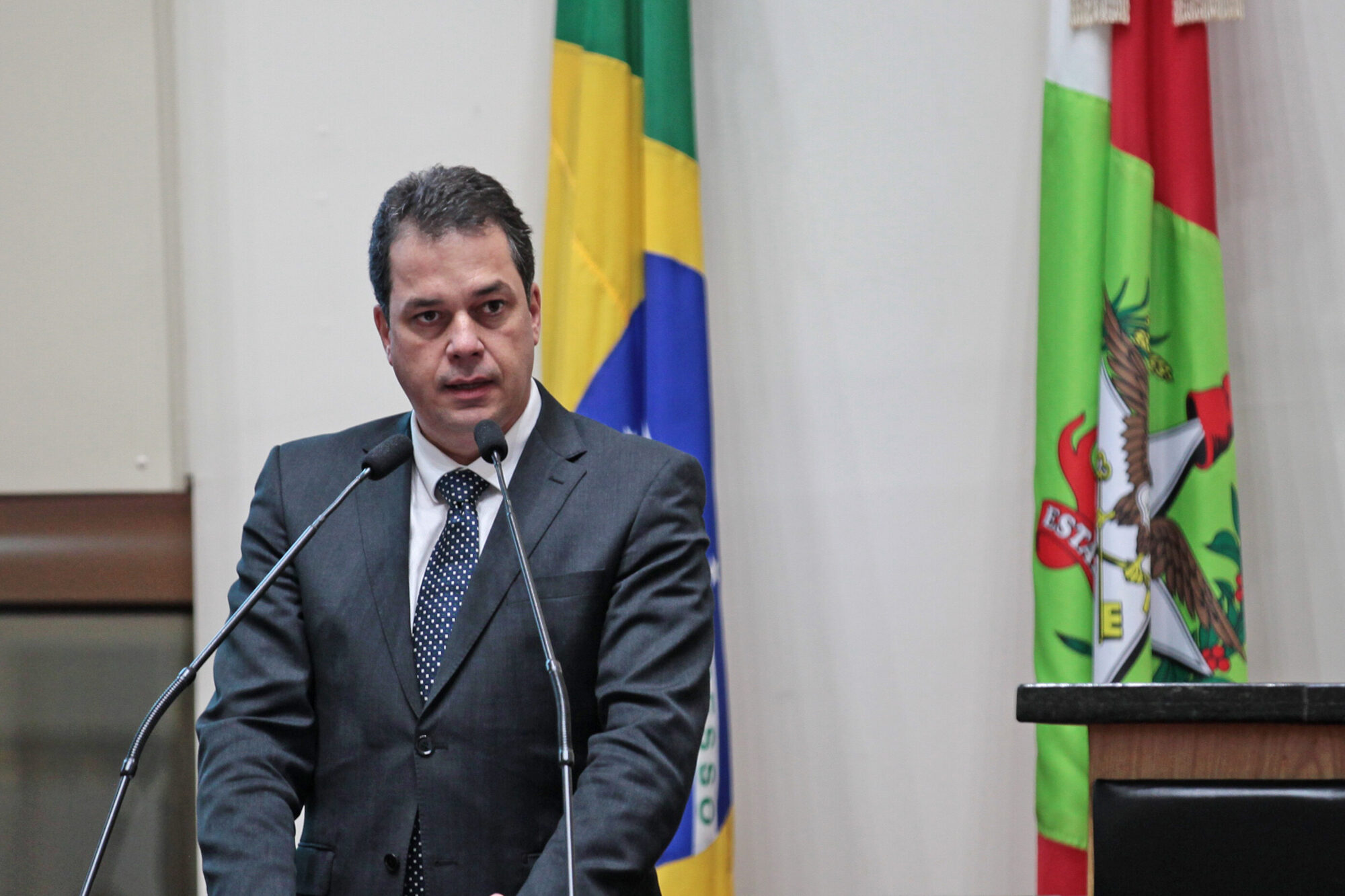 Rodrigo Minotto toma posse no segundo mandato na Alesc