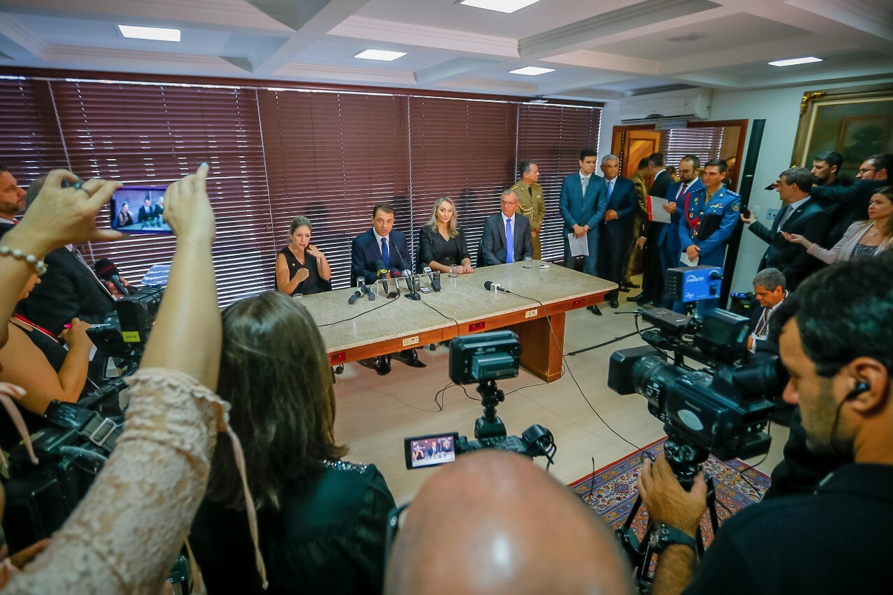 Em coletiva à imprensa, Moisés destaca gestão técnica e transparência