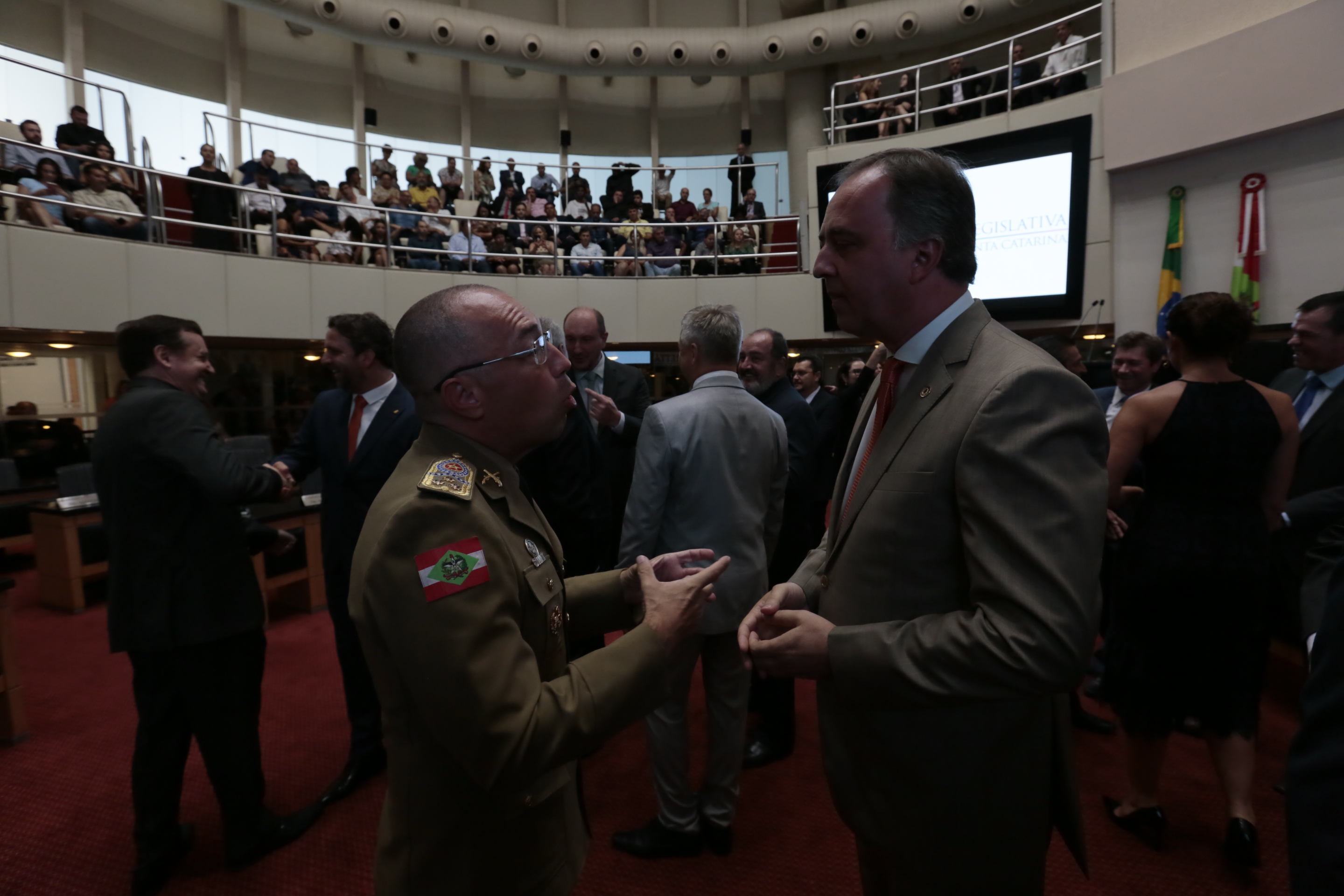 Posse dos deputados durante Sessão Preparatória Solene